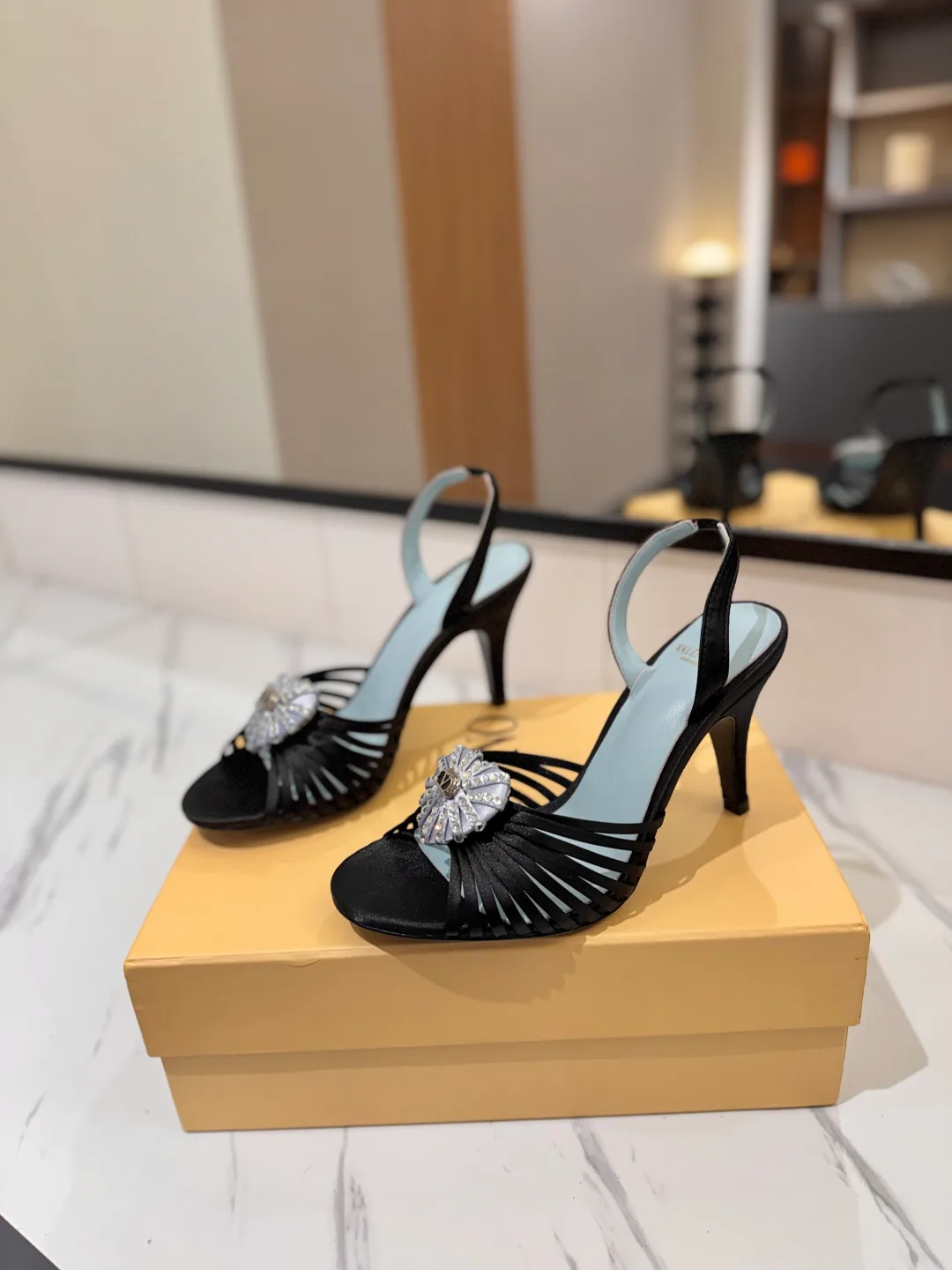 Босоножки Женские Valentino 18134886
