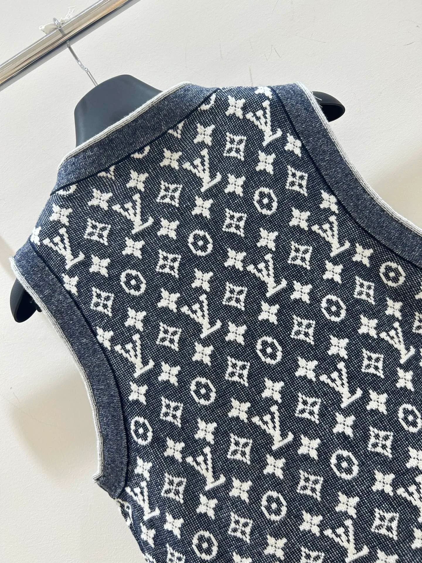 Жилеты Женские Louis Vuitton 18097082