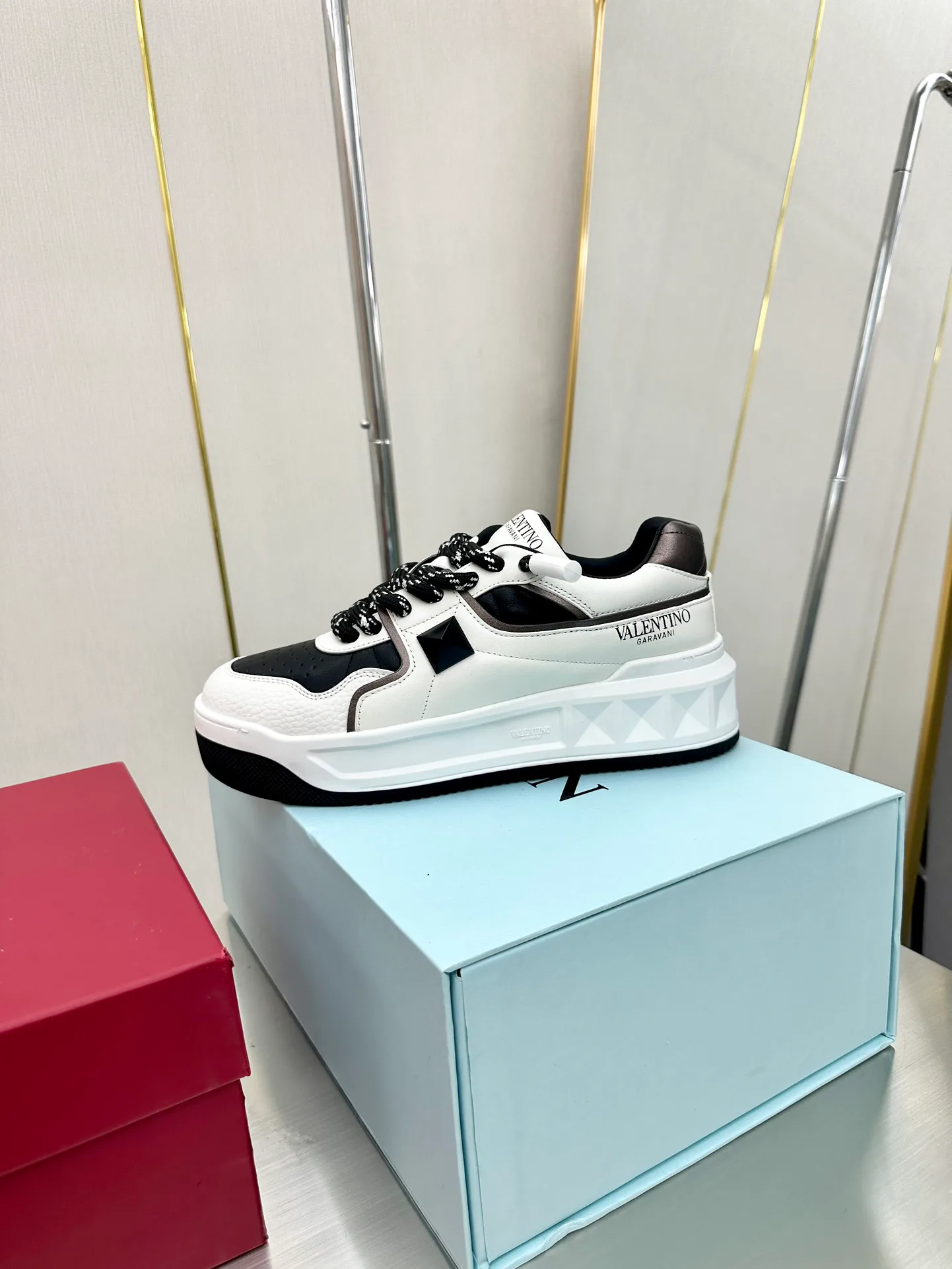 Кроссовки Женские Valentino 17955024