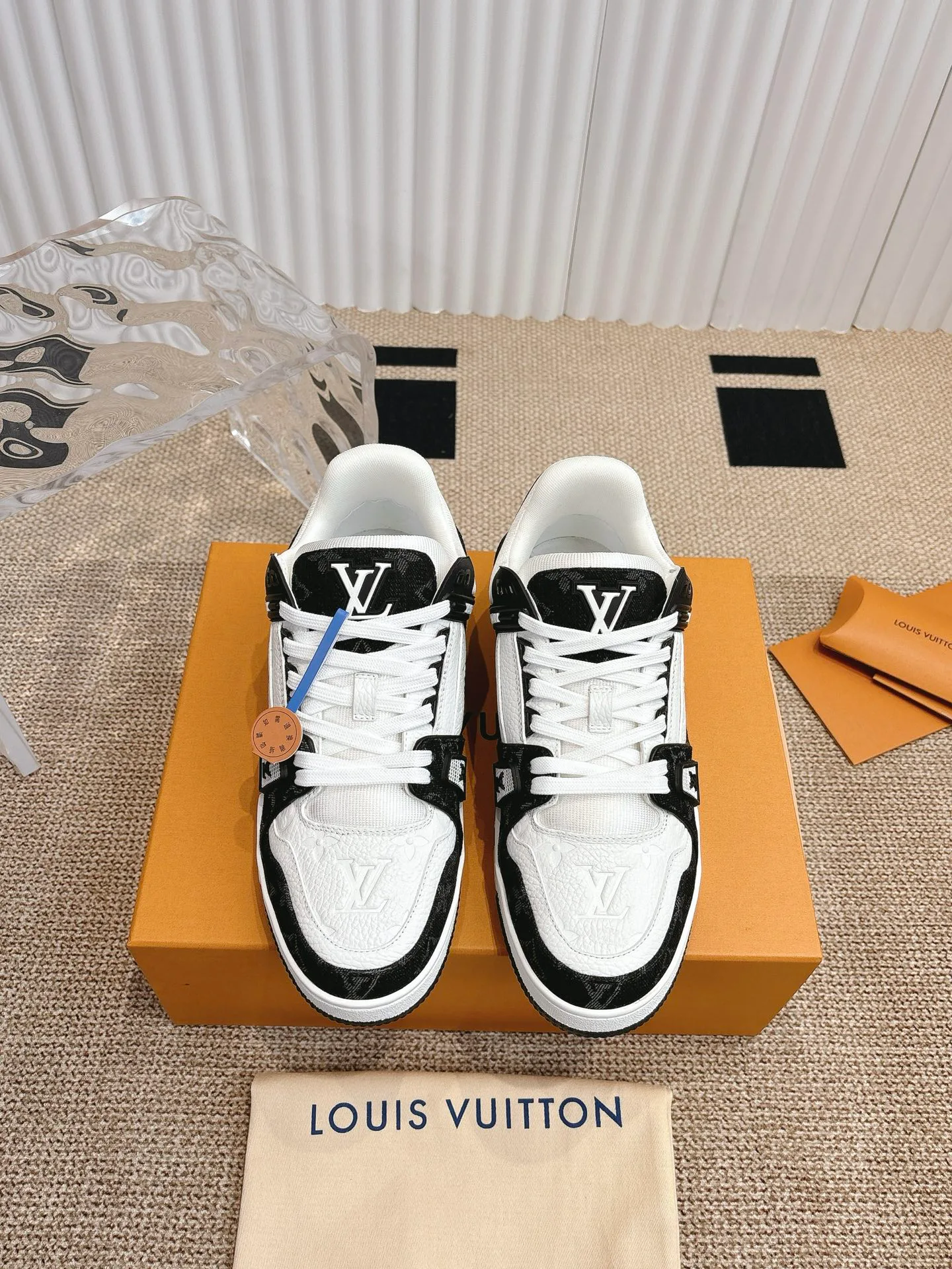Кроссовки Женские Louis Vuitton 18324778