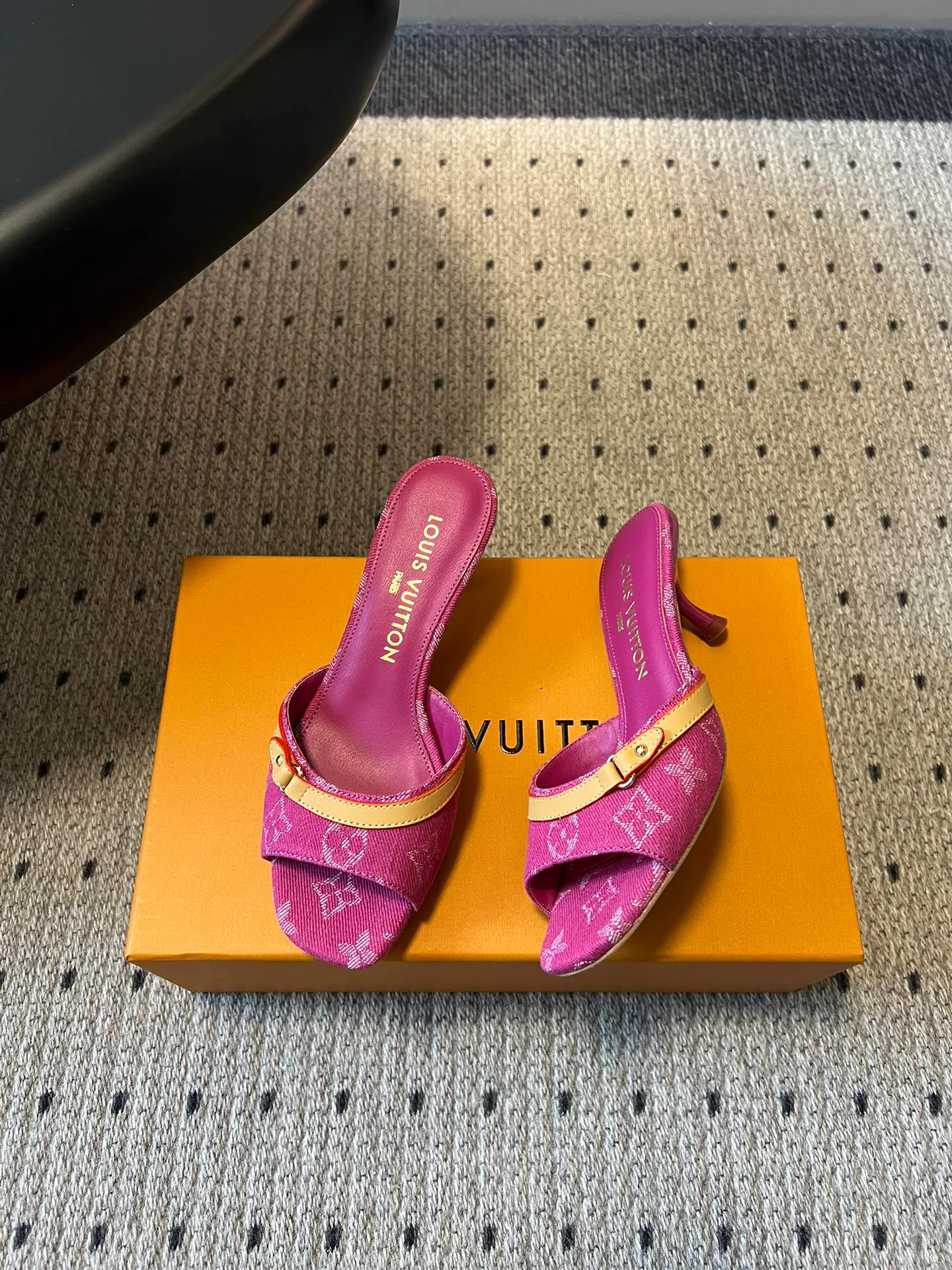 Босоножки Женские Louis Vuitton 11755091