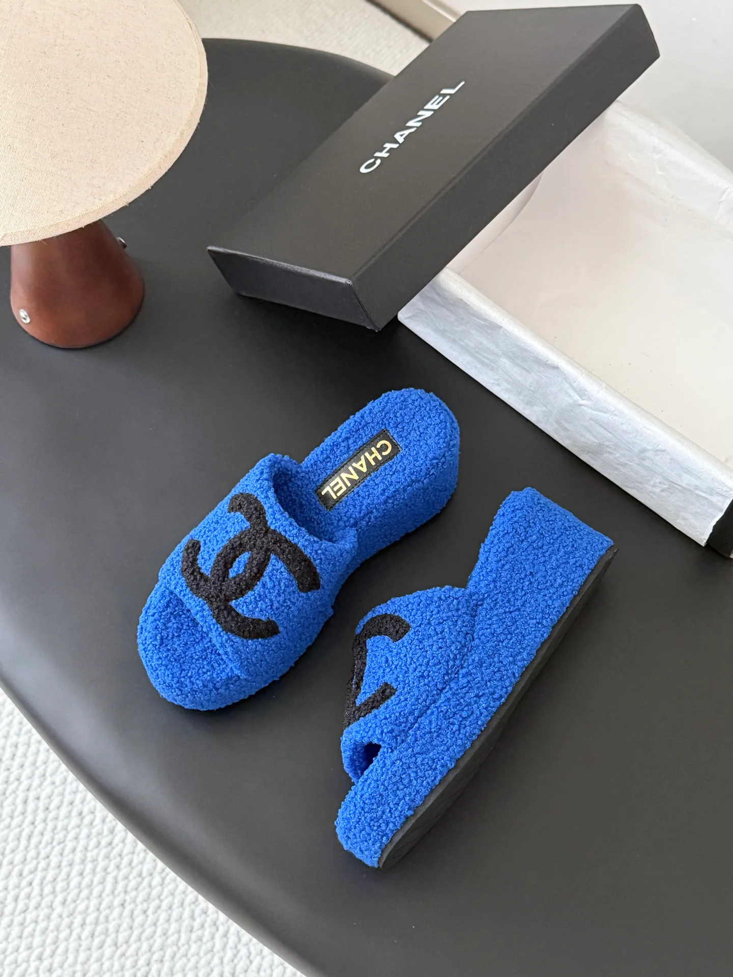 Тапочки Женские Chanel 18700076