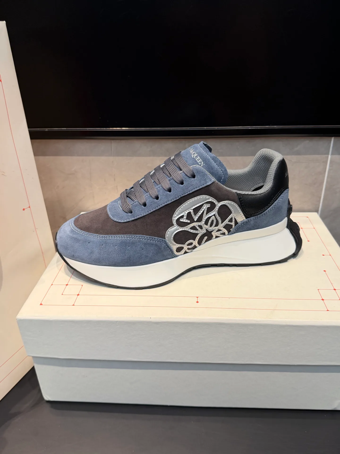 Кроссовки Женские Alexander Mcqueen 18363894