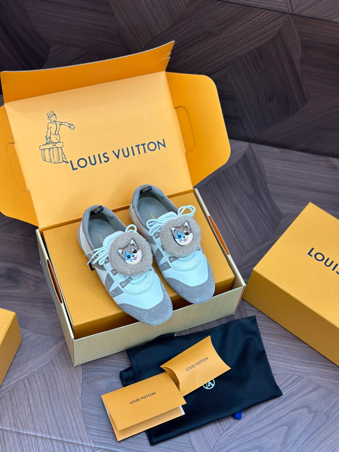 Кроссовки Женские Louis Vuitton 19480016
