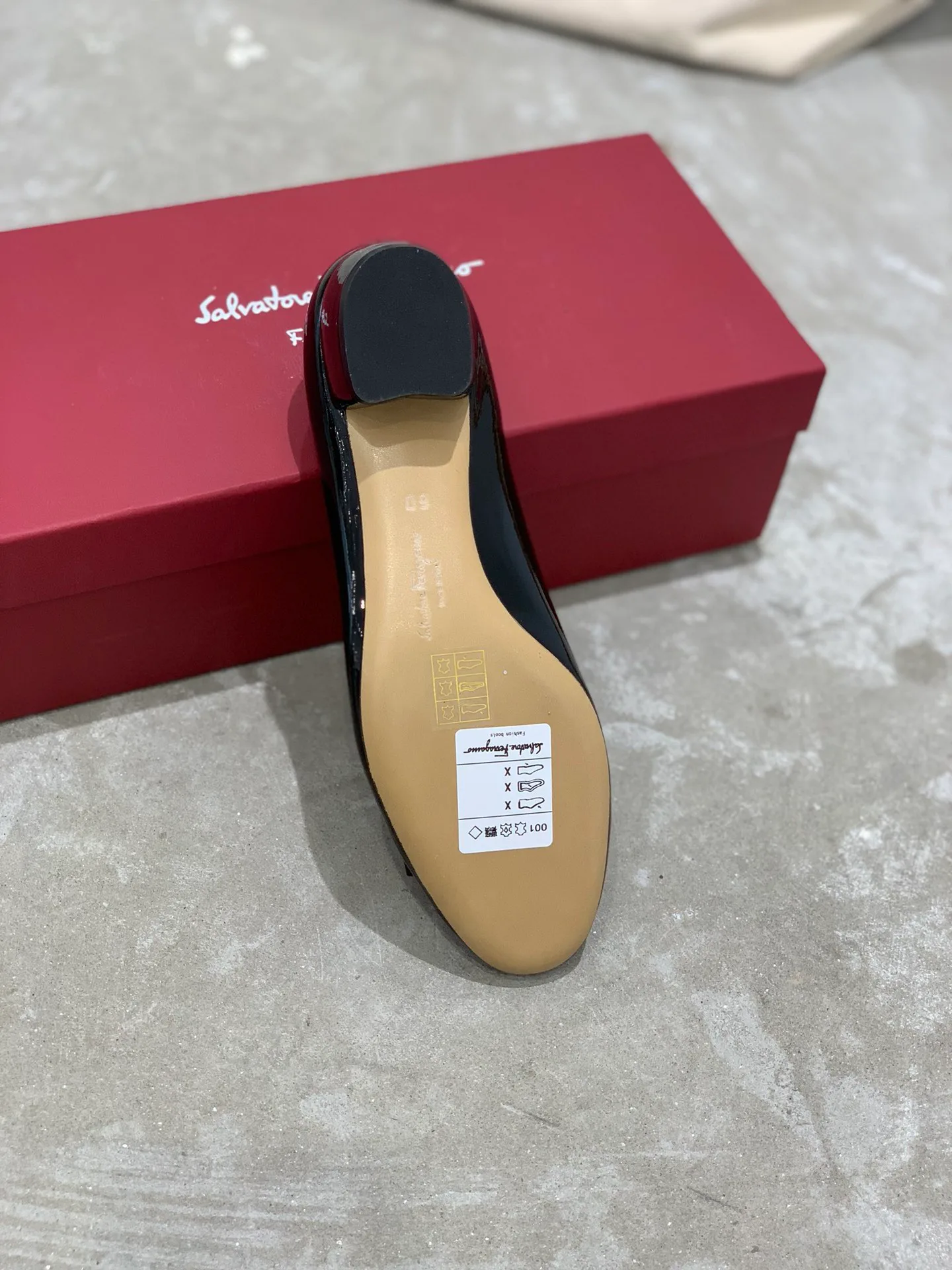 Туфли Женские Salvatore Ferragamo 18340709