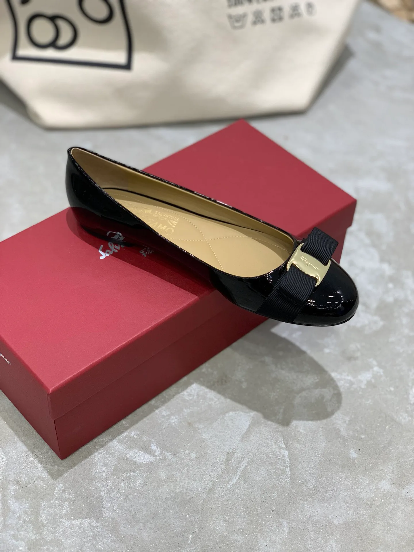 Балетки Женские Salvatore Ferragamo 18340632
