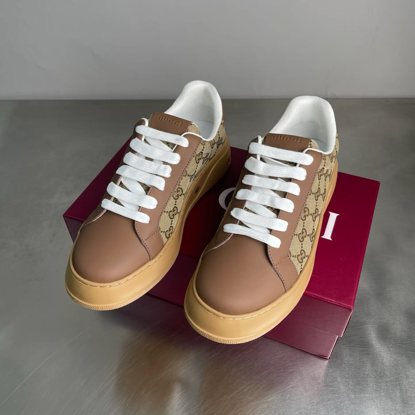 Кроссовки Женские Gucci 18950920