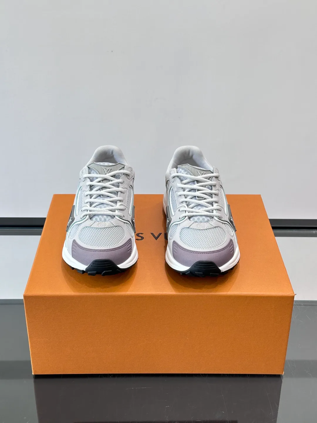 Кроссовки Женские Louis Vuitton 11688772