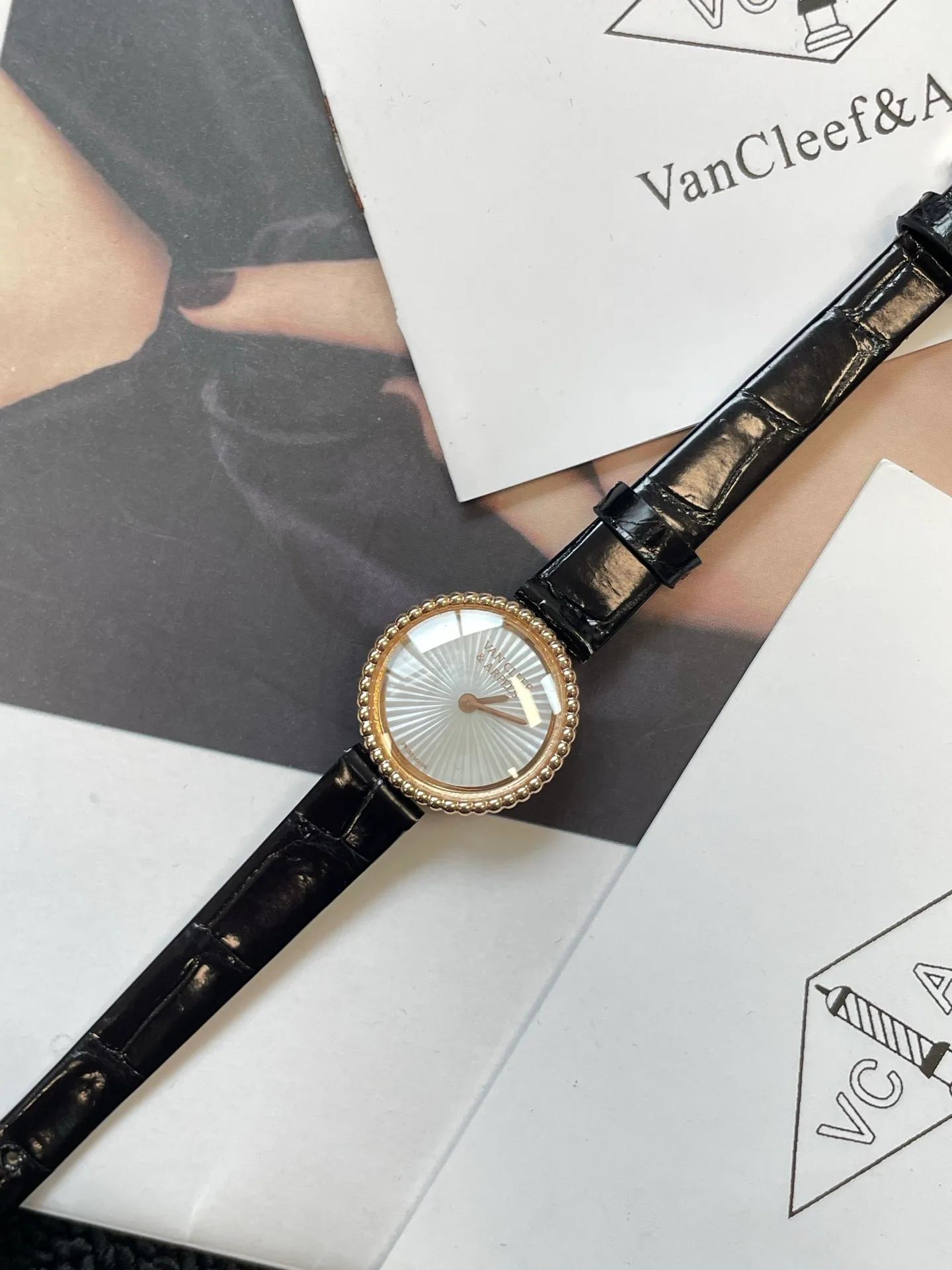 Часы Женские Van Cleef & Arpels 17336731