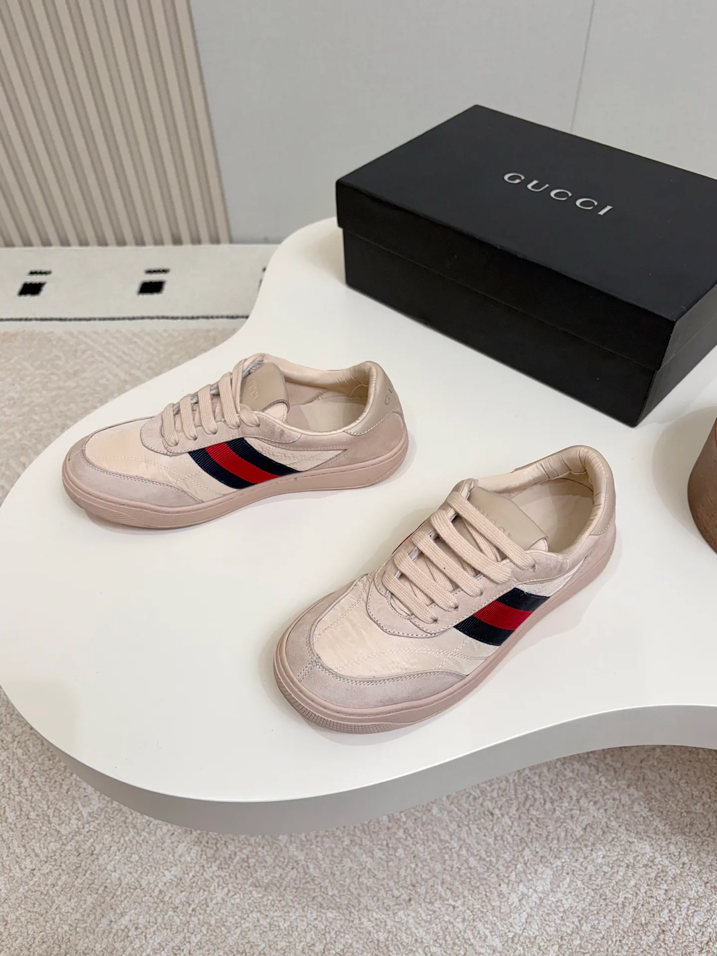 Кроссовки Женские Gucci 18011335