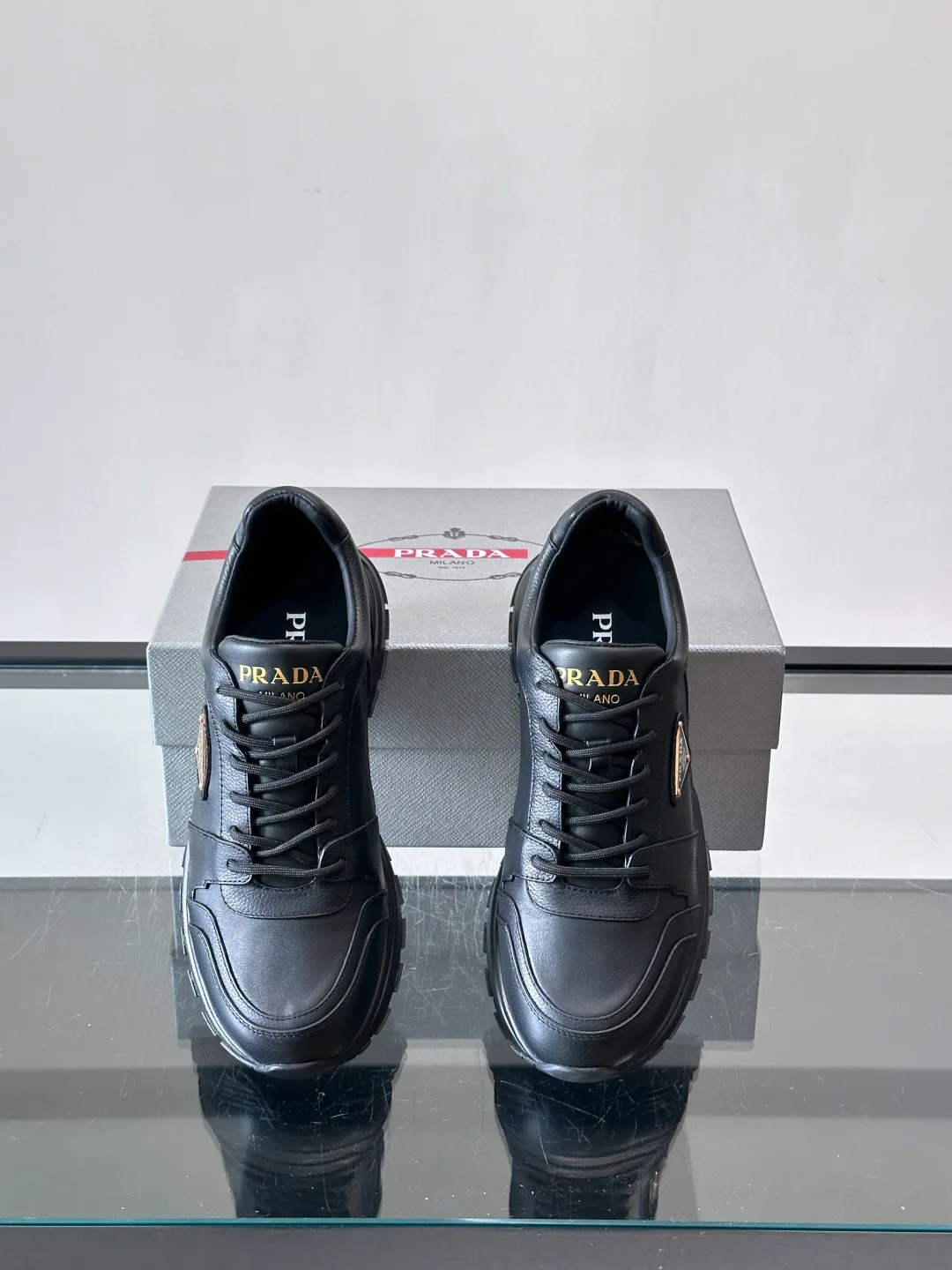 Кроссовки Женские Prada 18102657