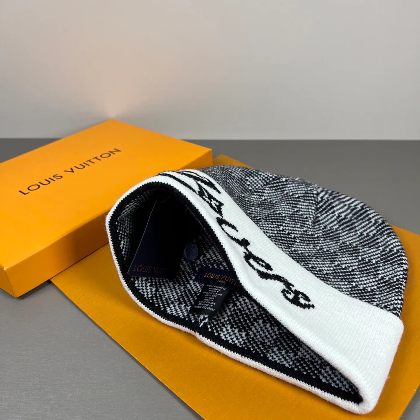Головные Уборы Louis Vuitton 18105732