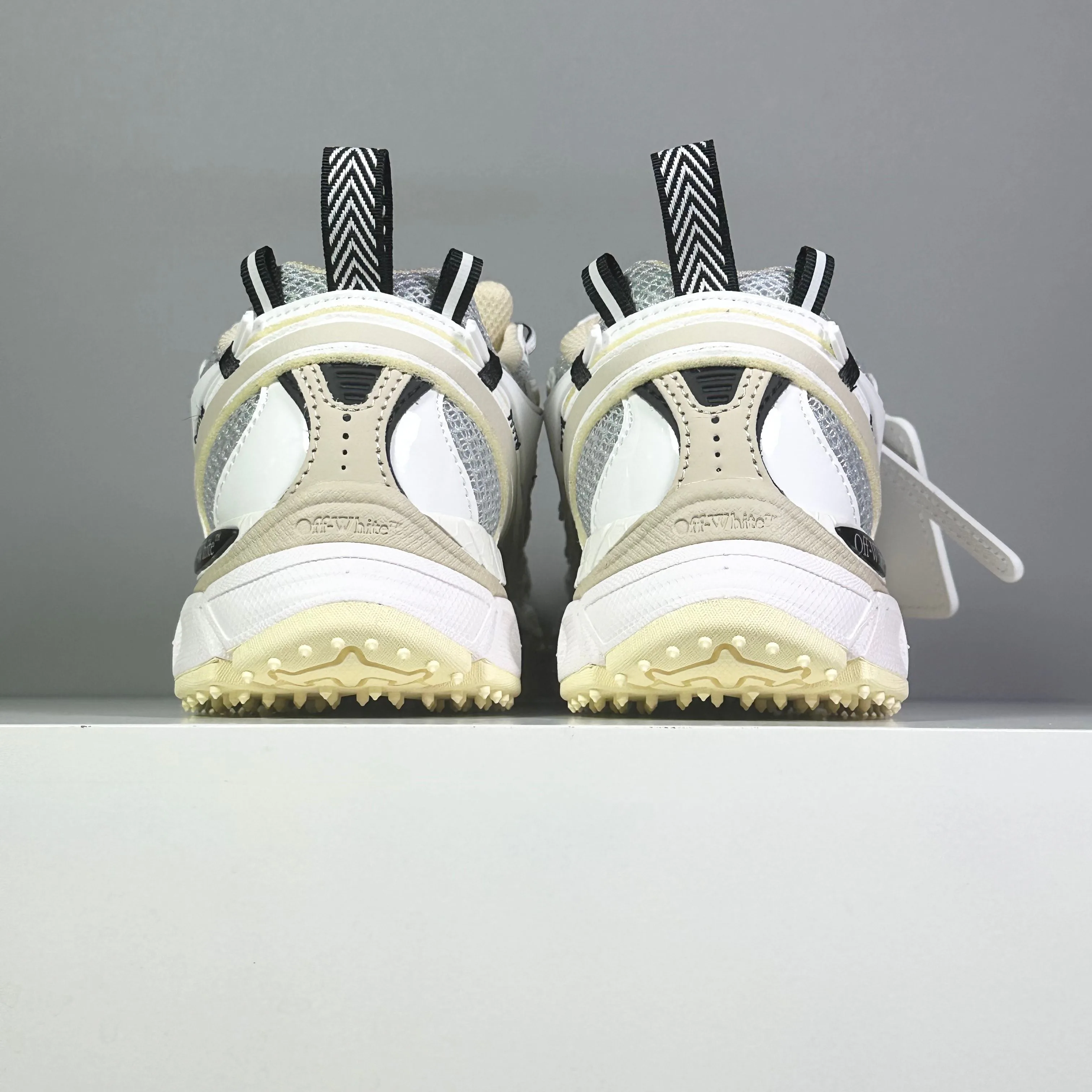 Кроссовки Женские Off-White 18385605