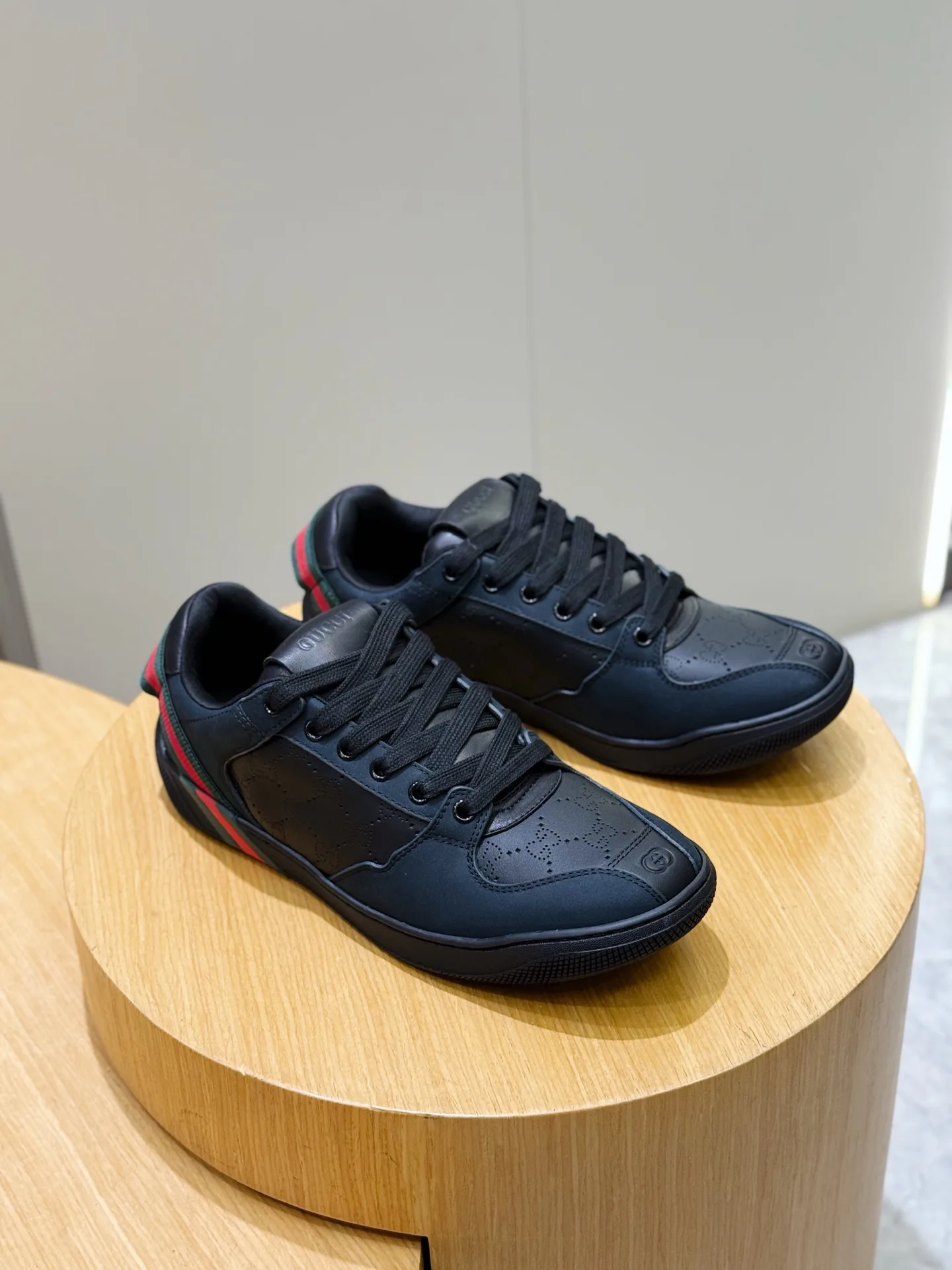 Кроссовки Мужские Gucci 19000072