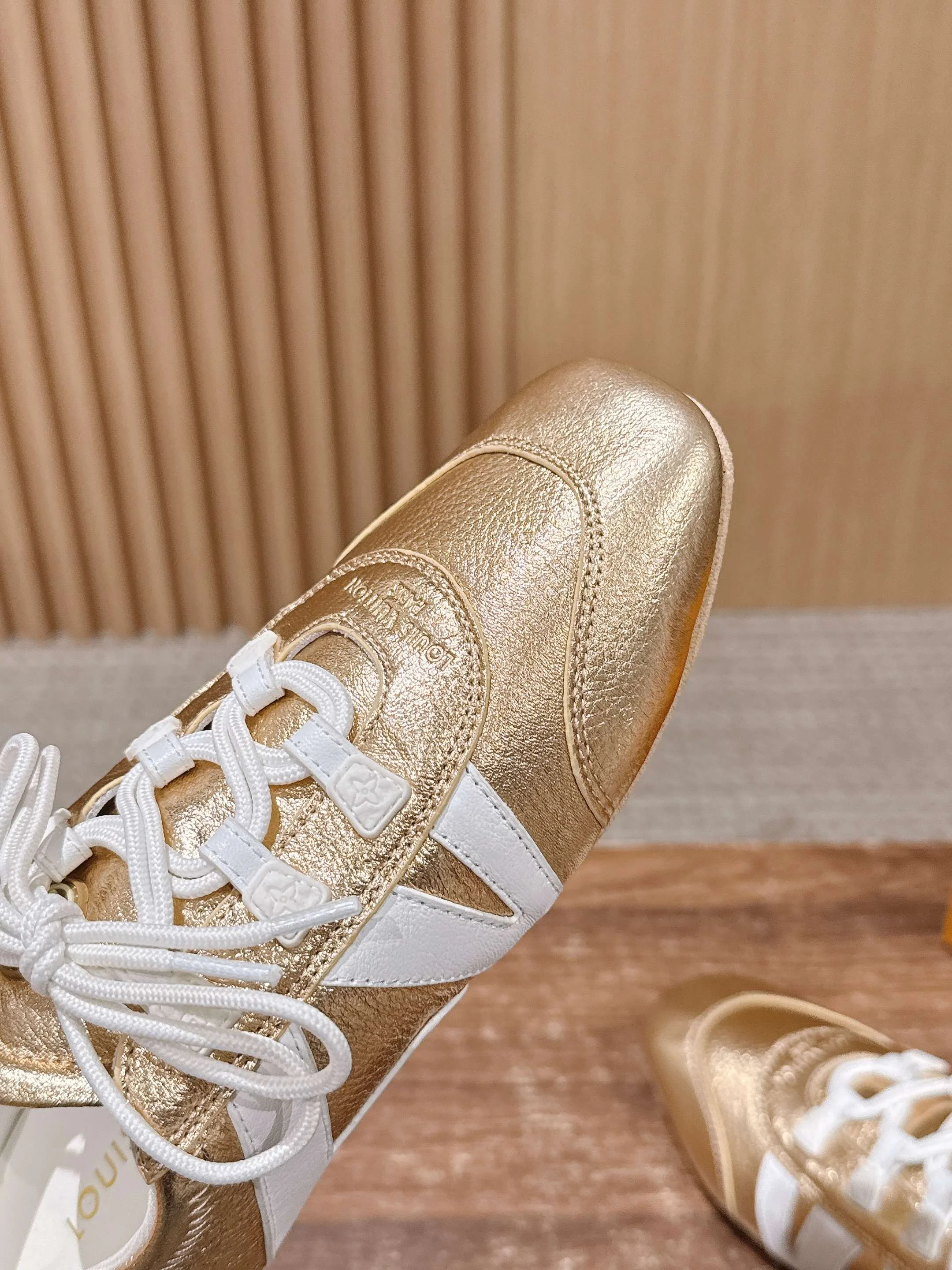 Кроссовки Женские Louis Vuitton 1483951