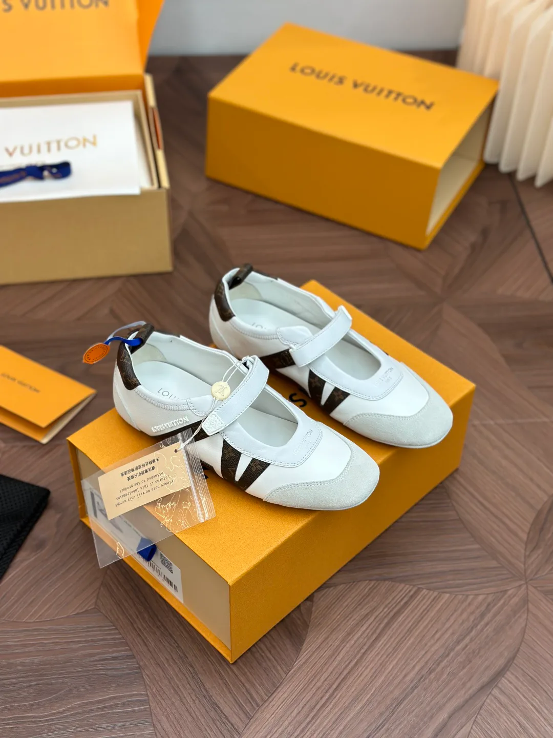 Кроссовки Женские Louis Vuitton 19480021