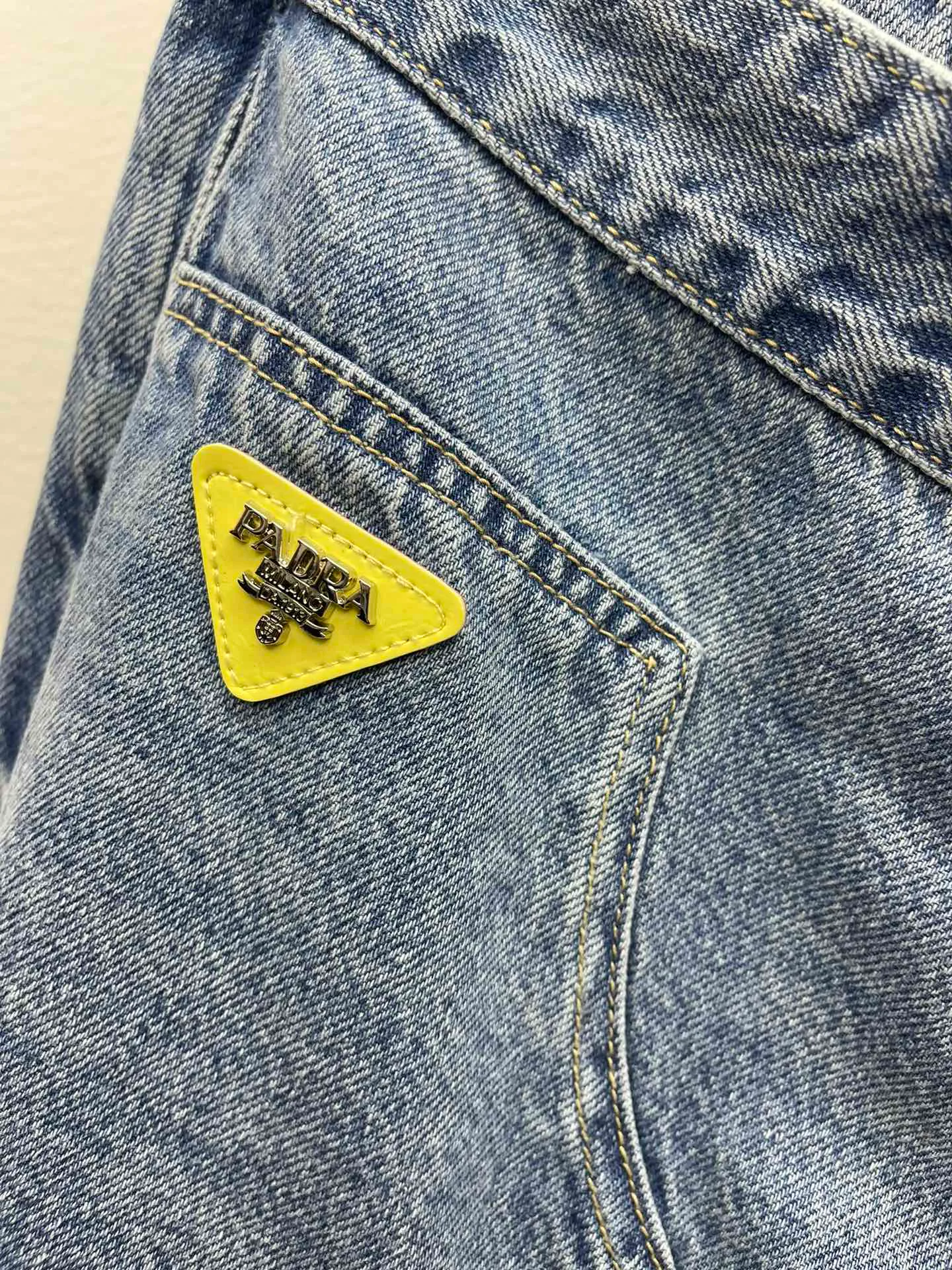 Джинсы Женские Prada 18015