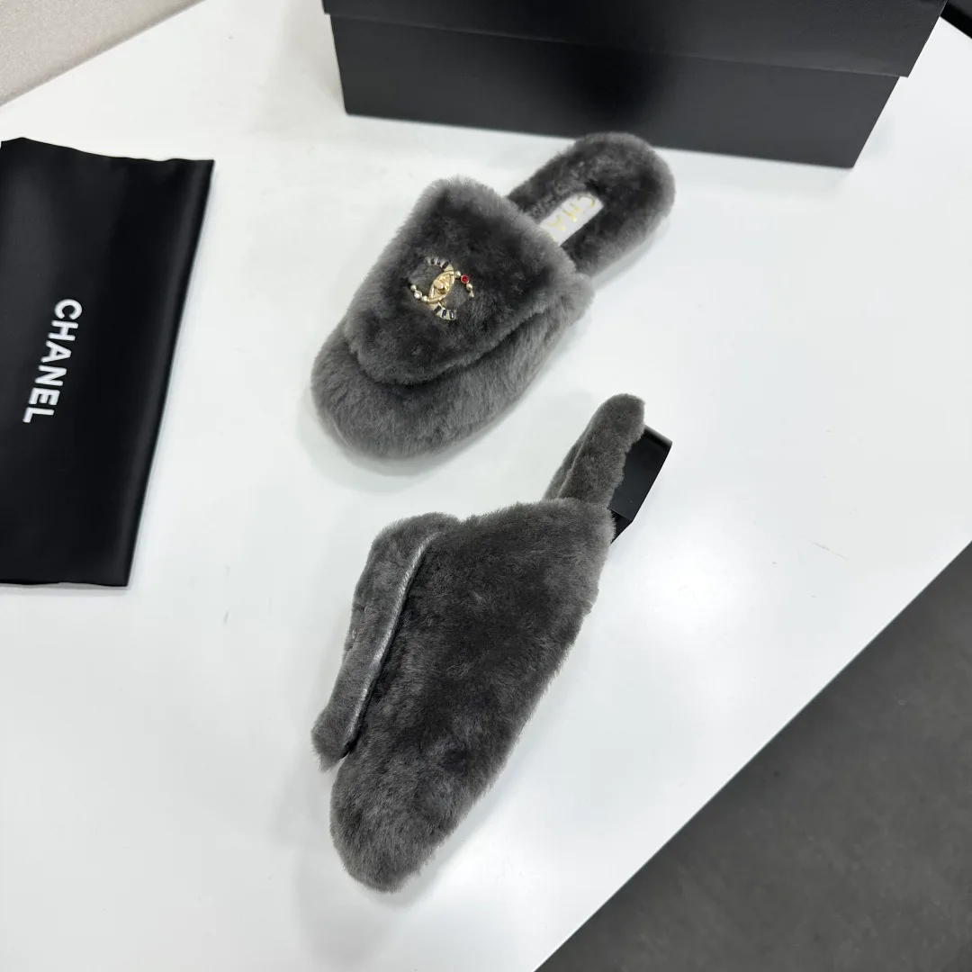 Тапочки Женские Chanel 18436109
