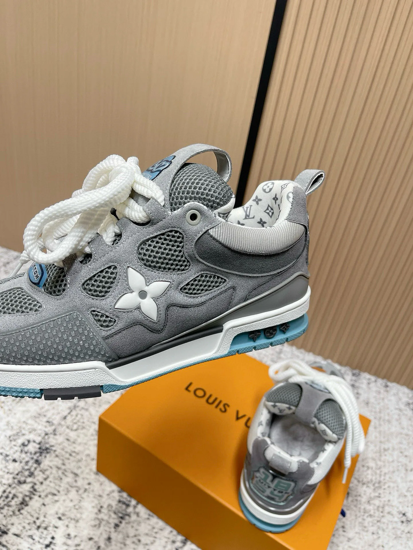 Кроссовки Женские Louis Vuitton 11707408