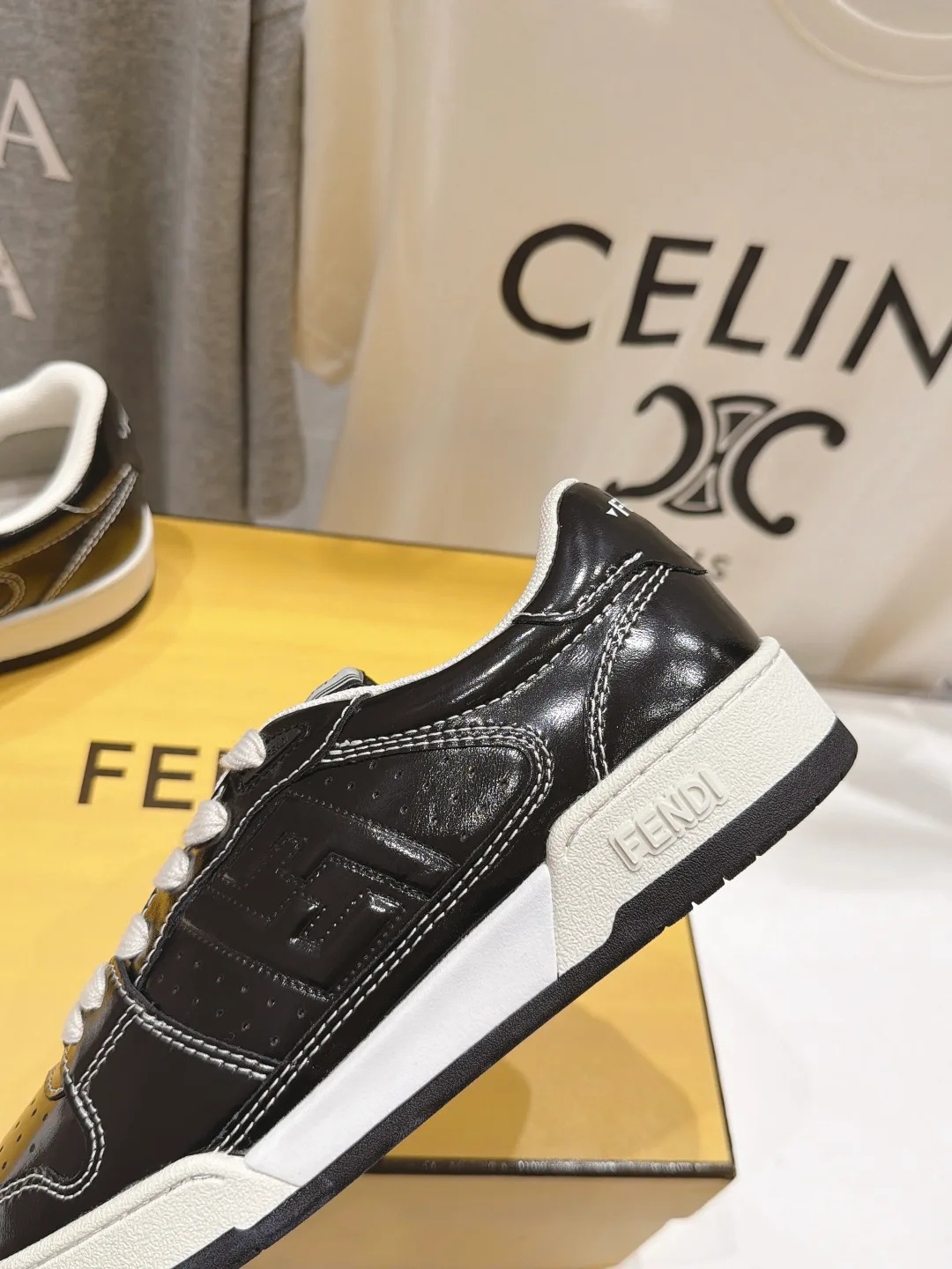 Кроссовки Женские Fendi 17908448