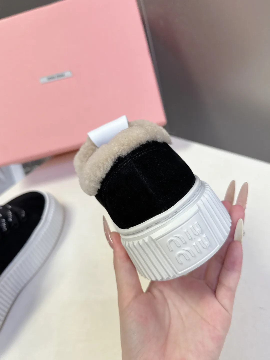 Кроссовки Женские Miu Miu 18693000