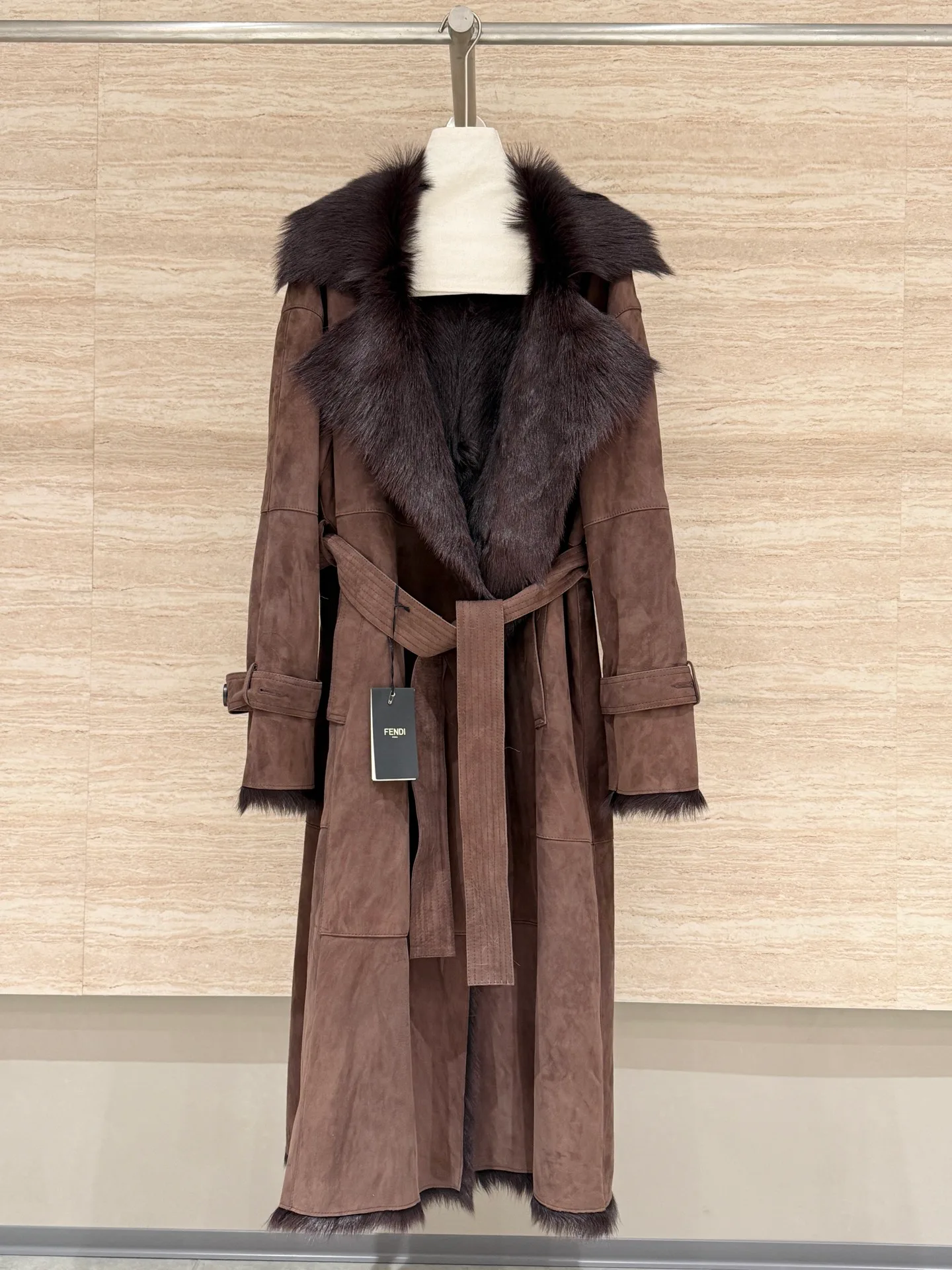 Кожаные Куртки И Дублёнки Женские Fendi 2772702