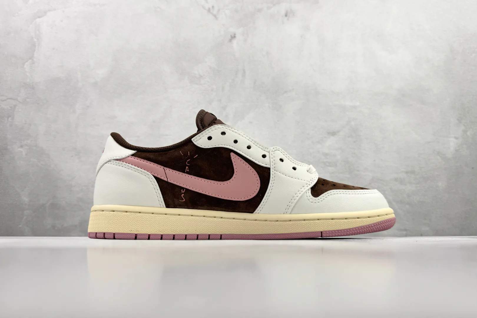 Кроссовки Женские Air Jordan 253748