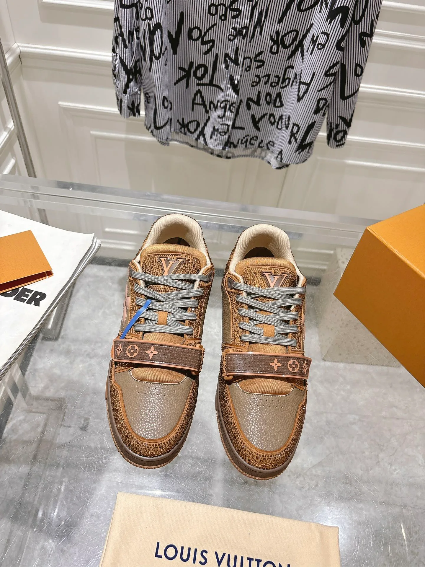 Кроссовки Женские Louis Vuitton 22070