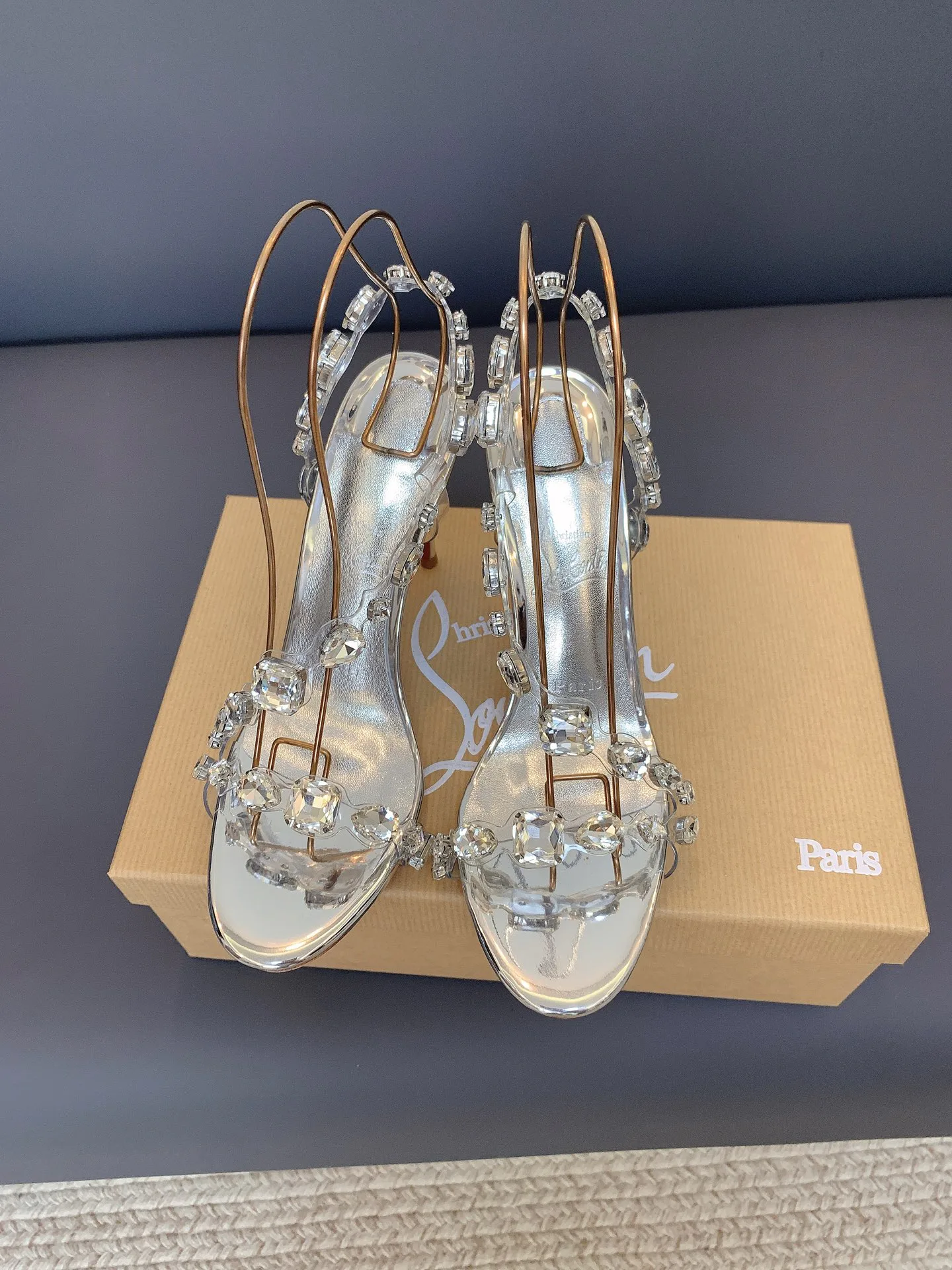 Босоножки Женские Christian Louboutin 17656588