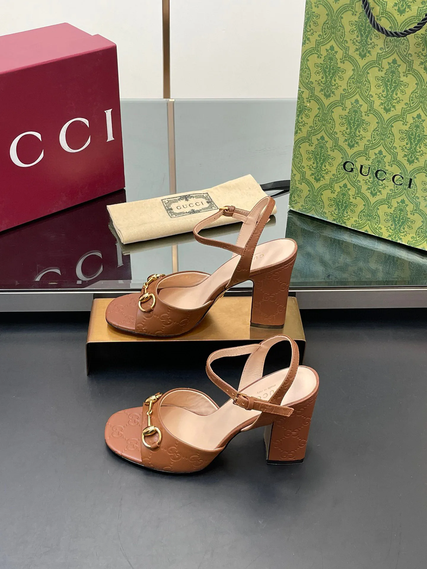 Босоножки Женские Gucci 17614708
