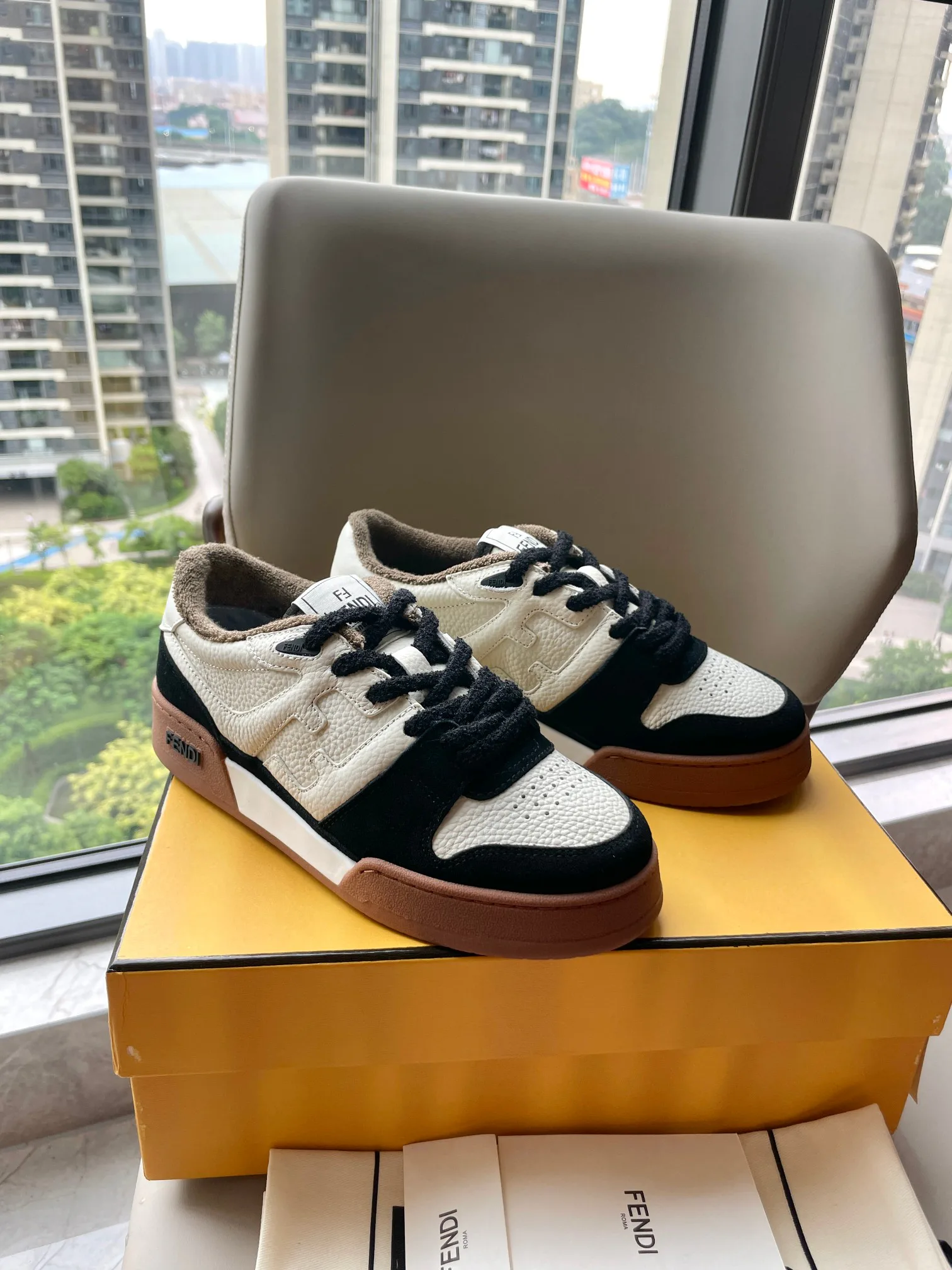 Кроссовки Женские Fendi 10822605