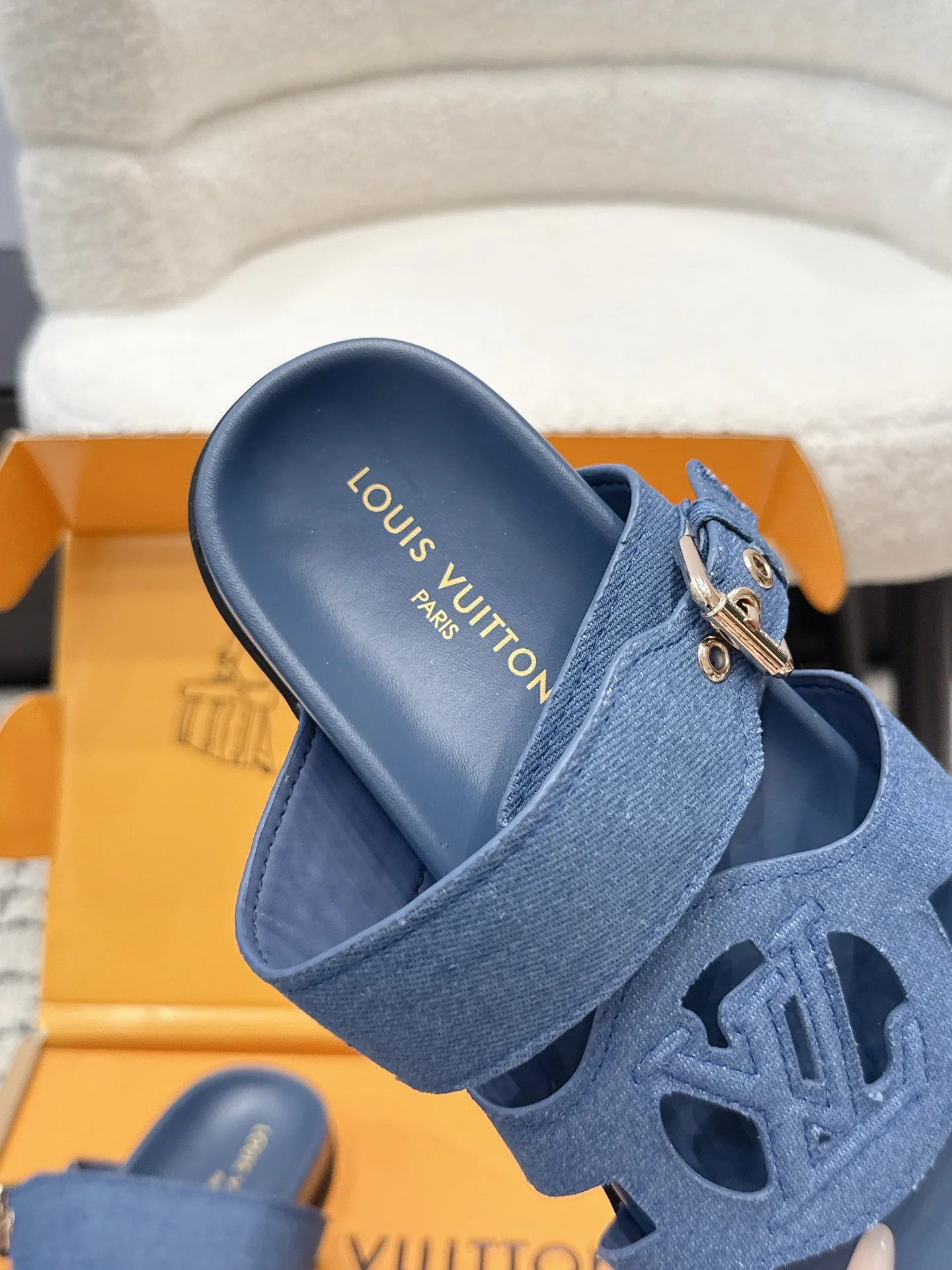 Шлепанцы Женские Louis Vuitton 17522792