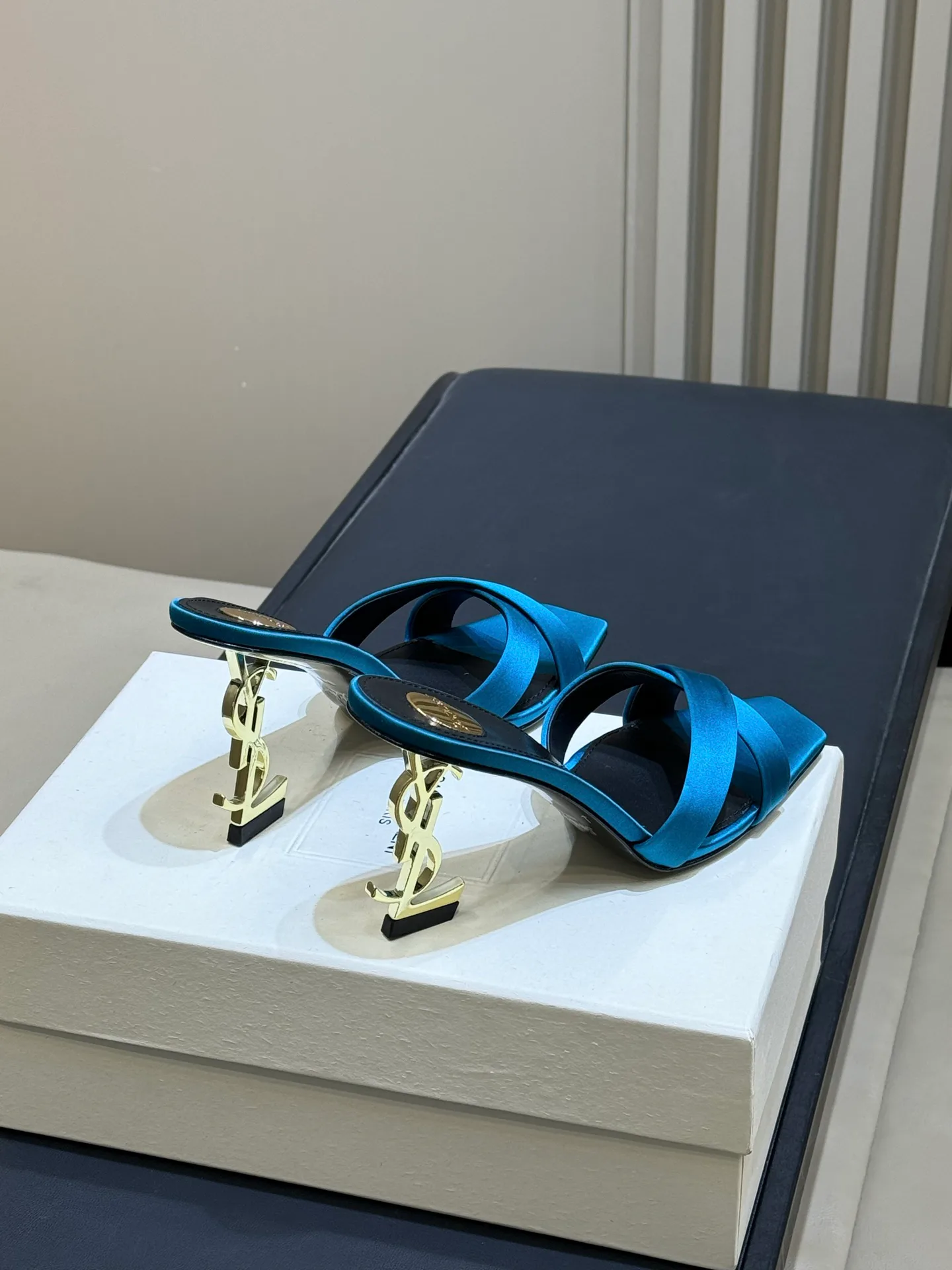 Босоножки Женские Saint Laurent 3891381