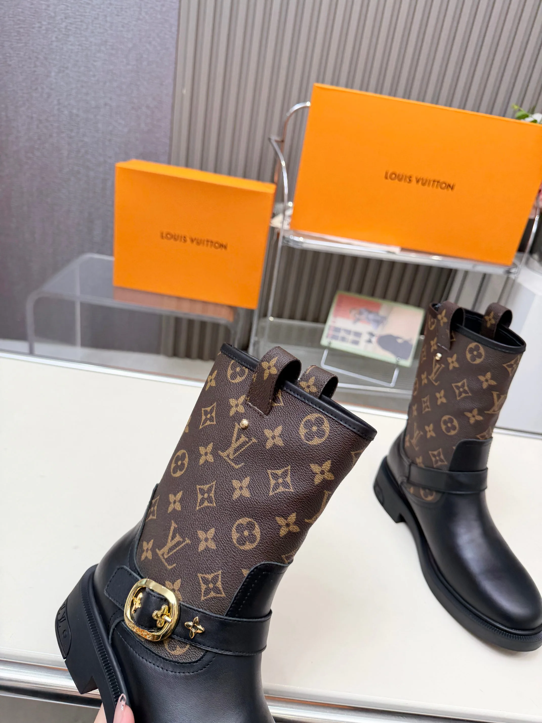 Ботинки Женские Louis Vuitton 18279809