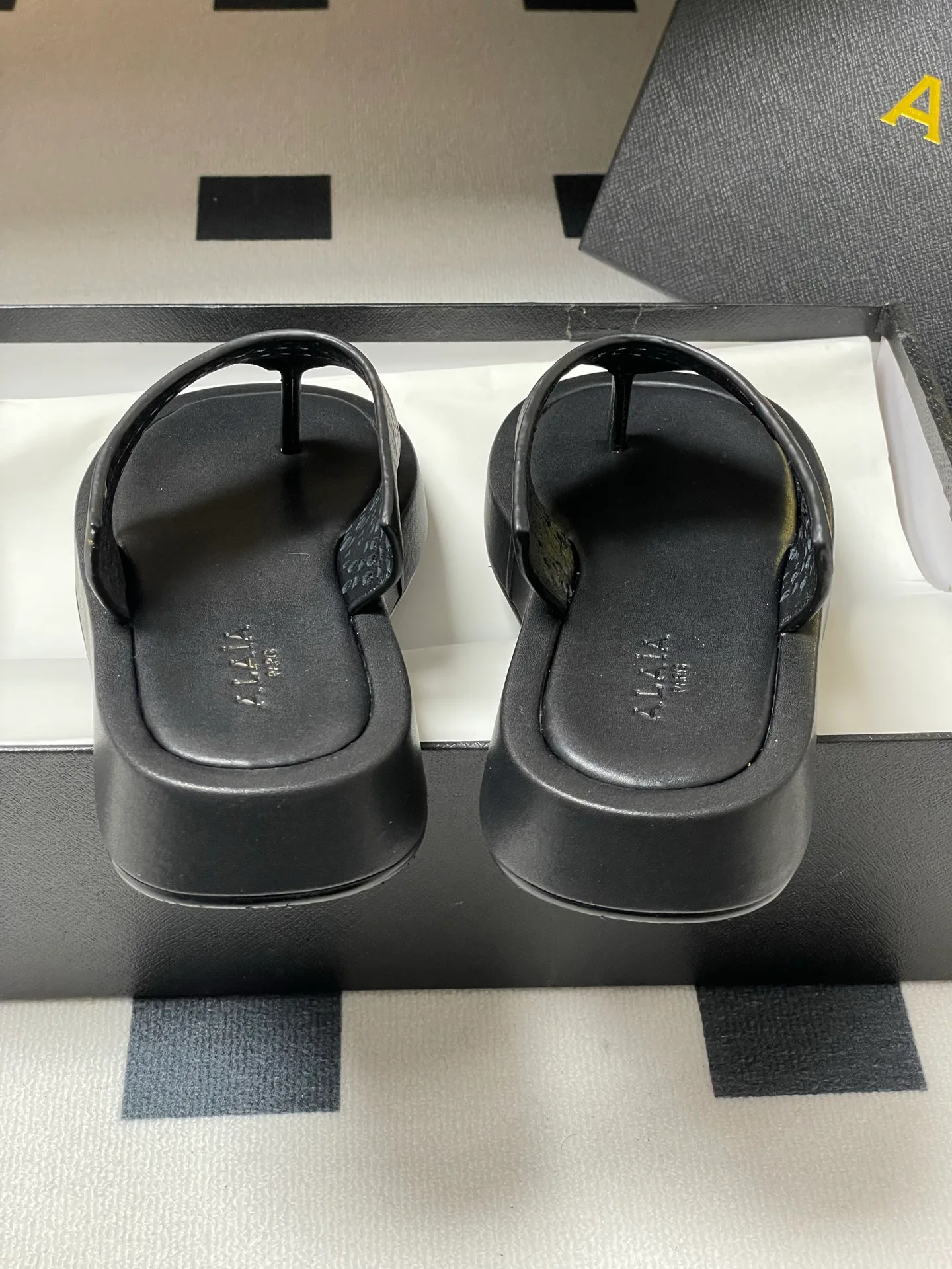 Шлепанцы Женские Alaia 22785