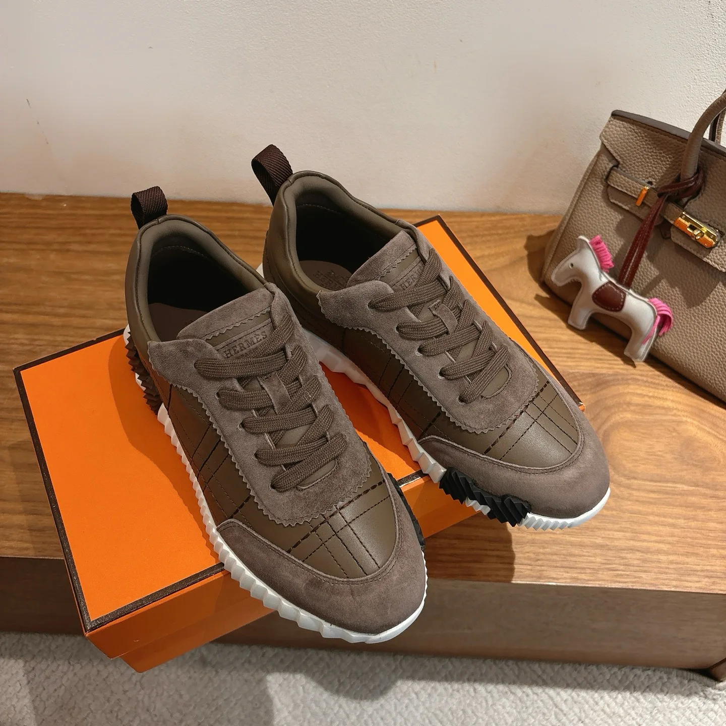 Кроссовки Женские Hermes 18729878