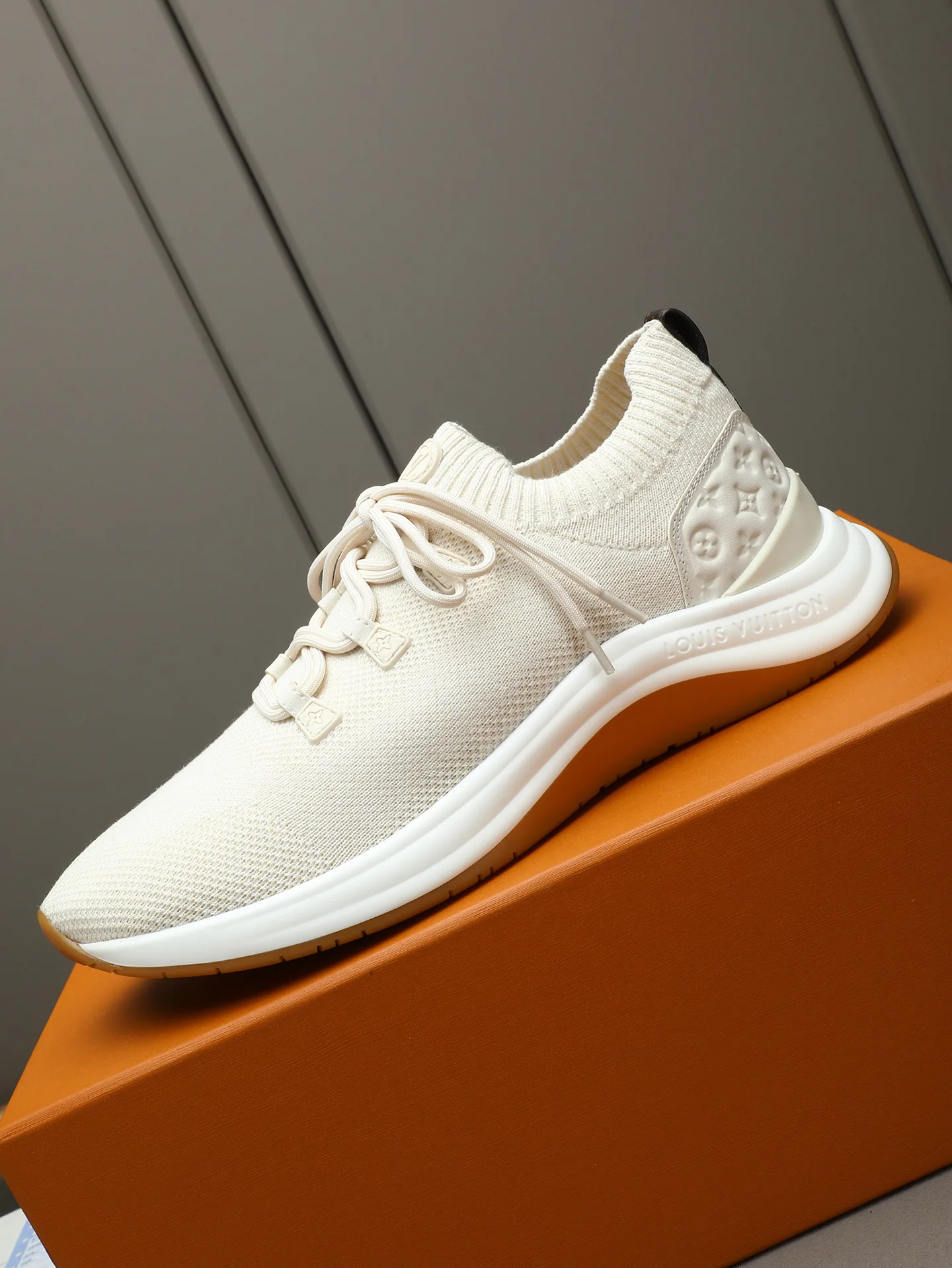 Кроссовки Женские Louis Vuitton 17947266