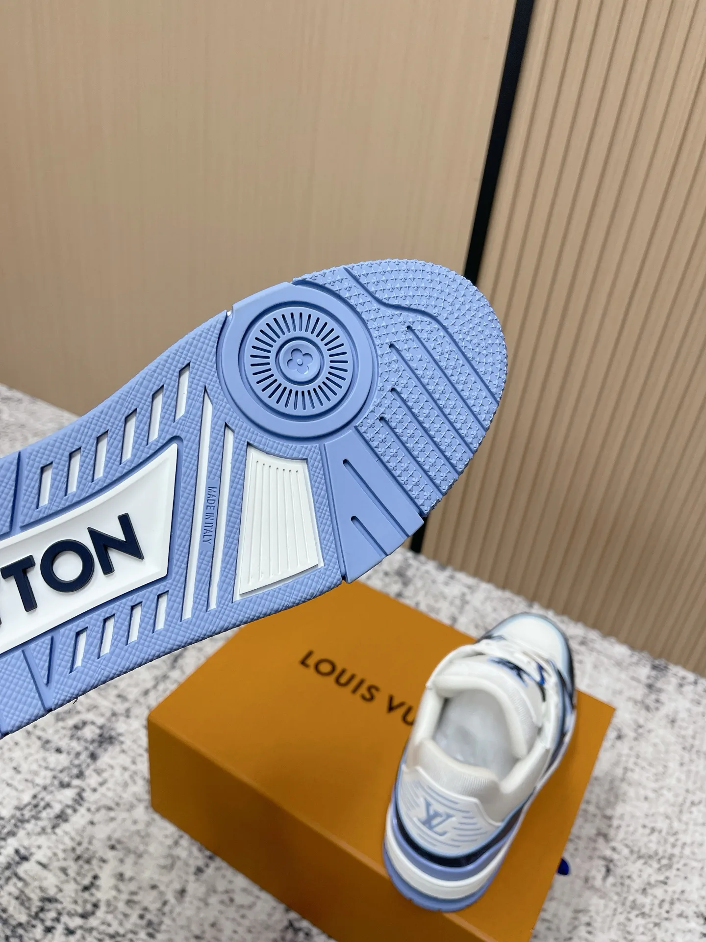 Кроссовки Женские Louis Vuitton 5737778