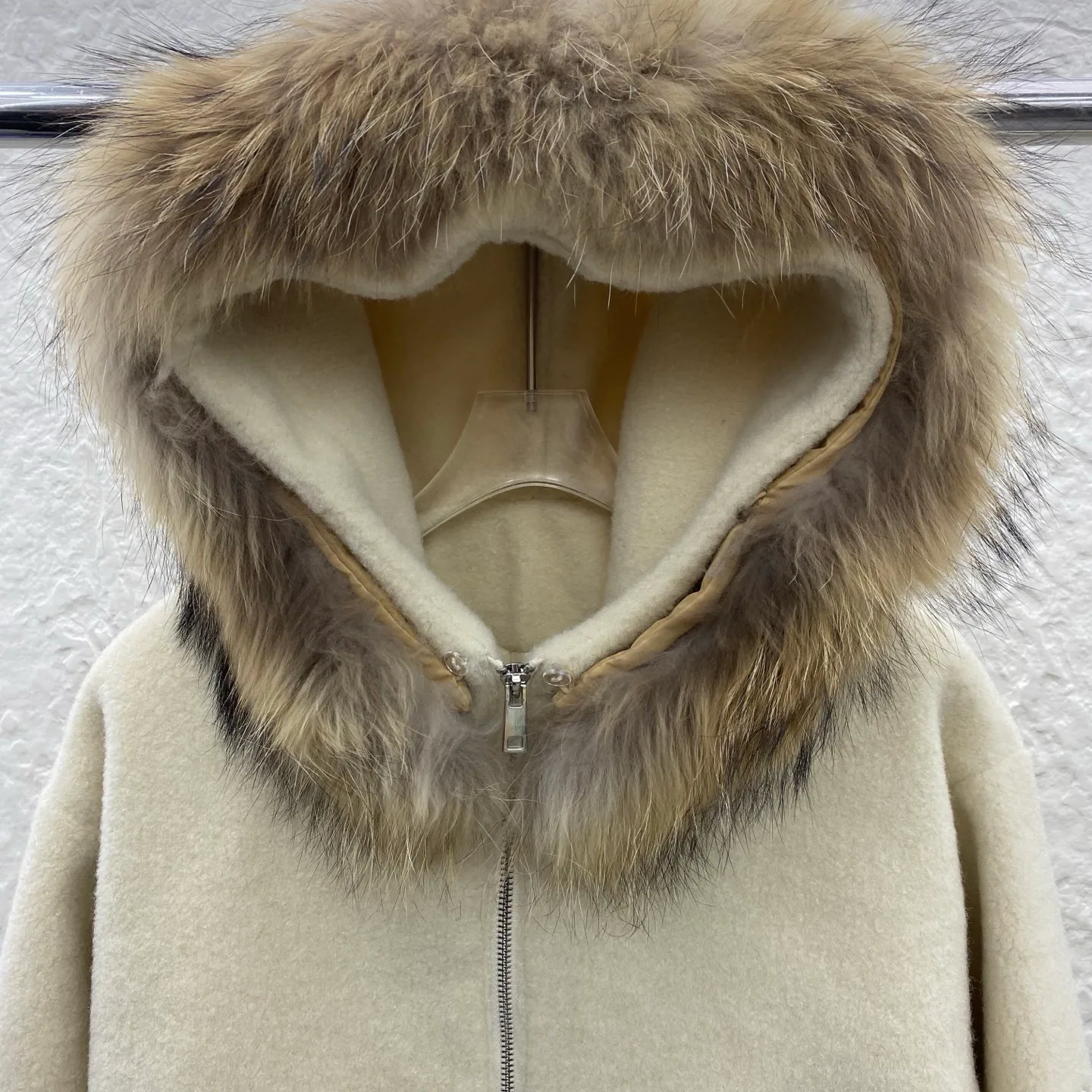 Кожаные Куртки И Дублёнки Женские Moncler 827814