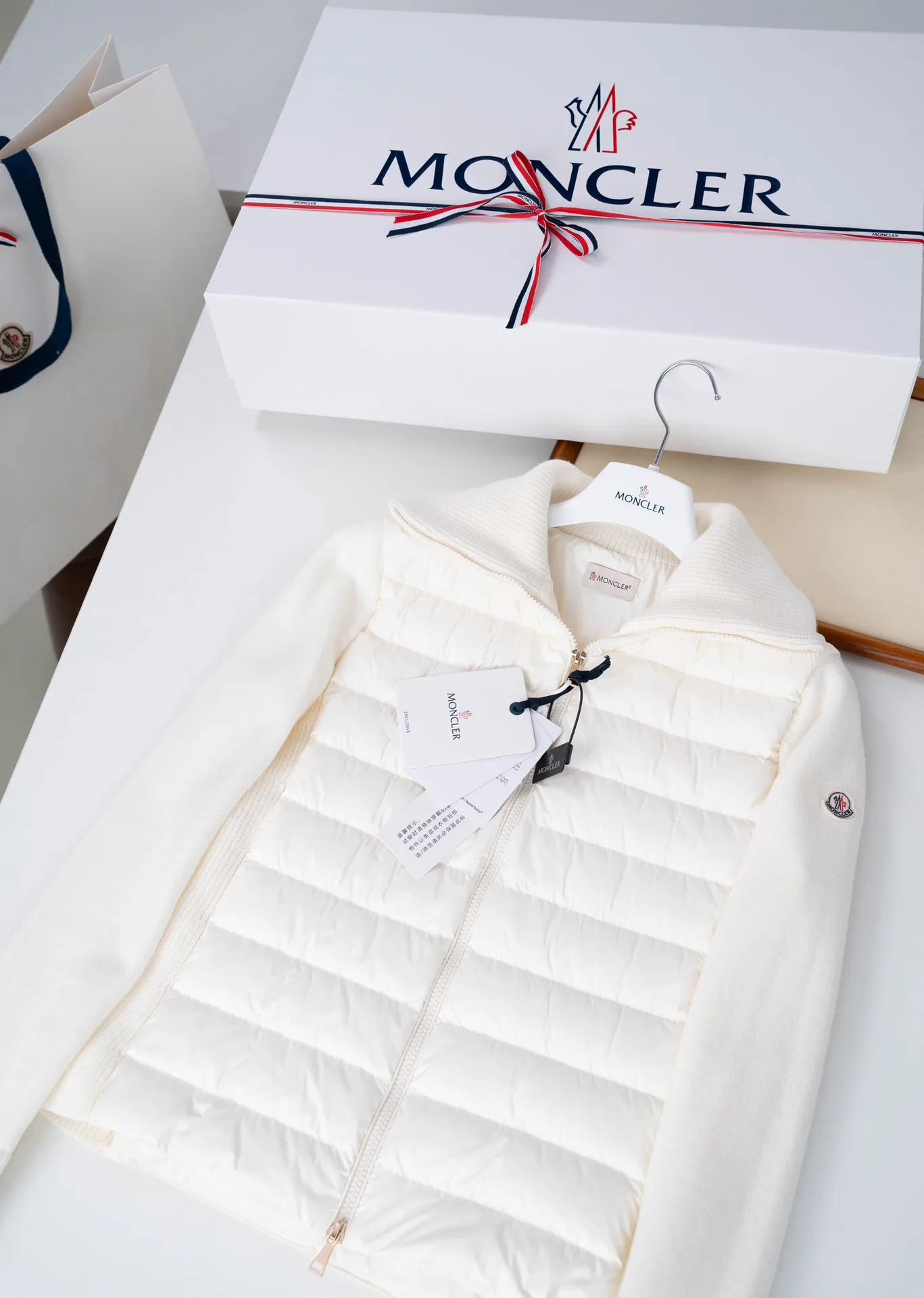 Куртки И Пуховики Женские Moncler 18510345
