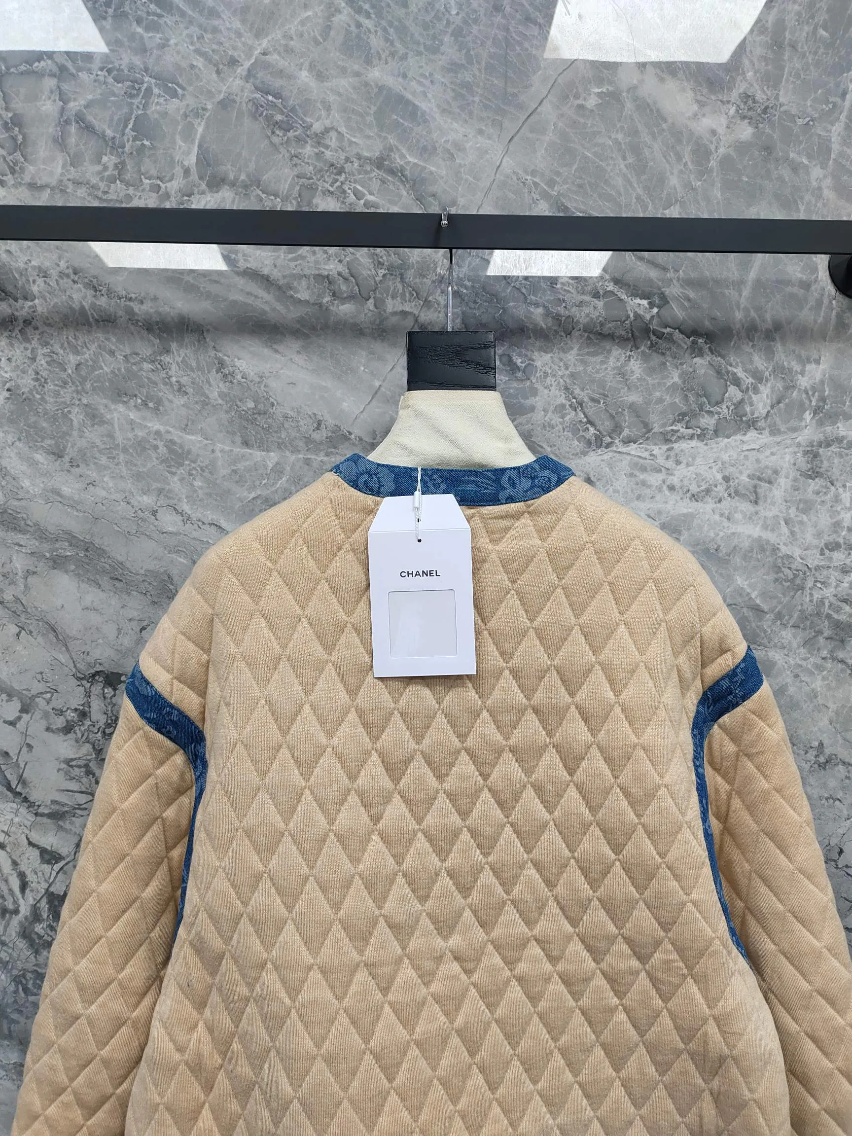 Куртки И Пуховики Женские Chanel 18743611