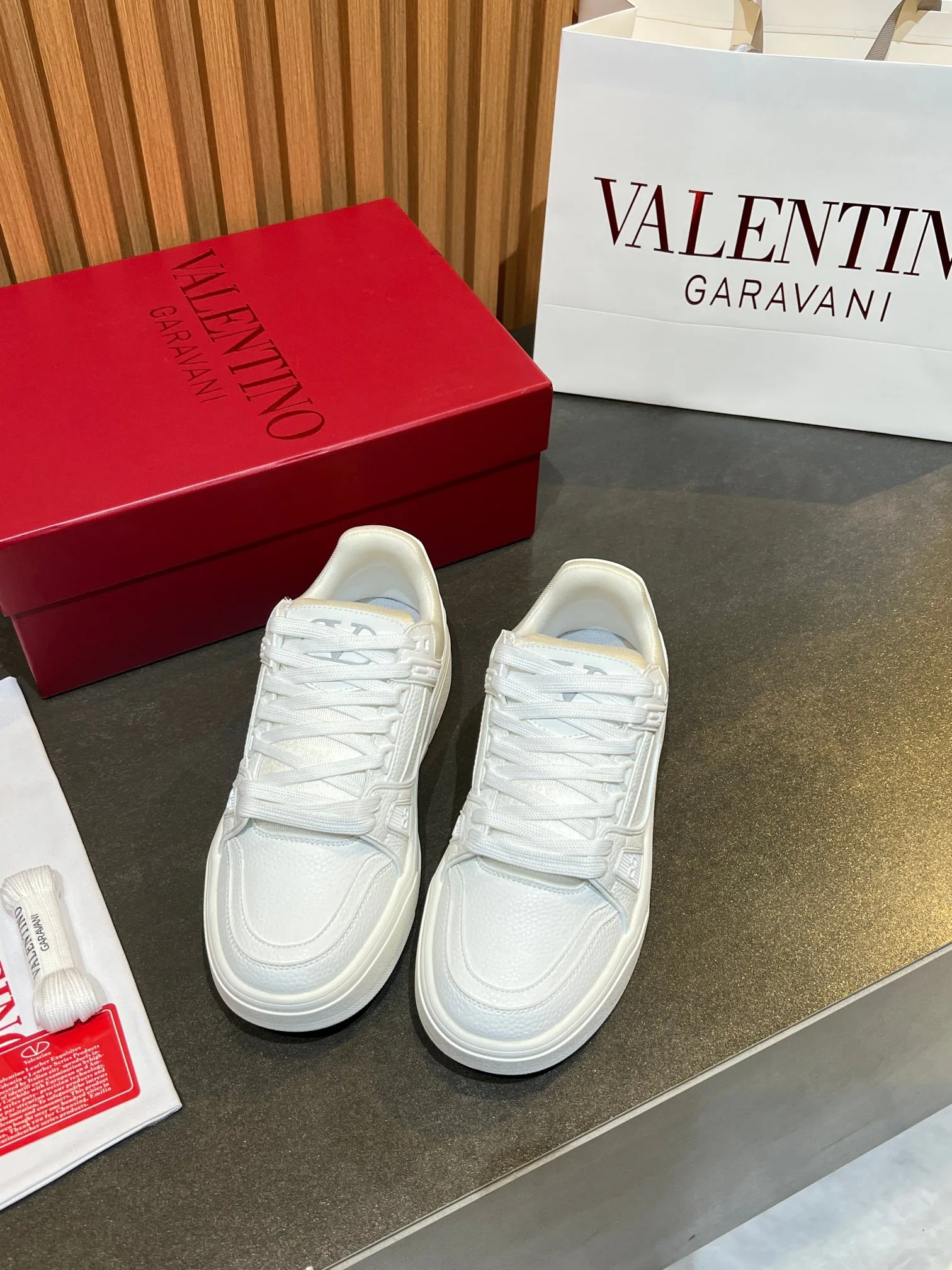 Кроссовки Женские Valentino 11575960