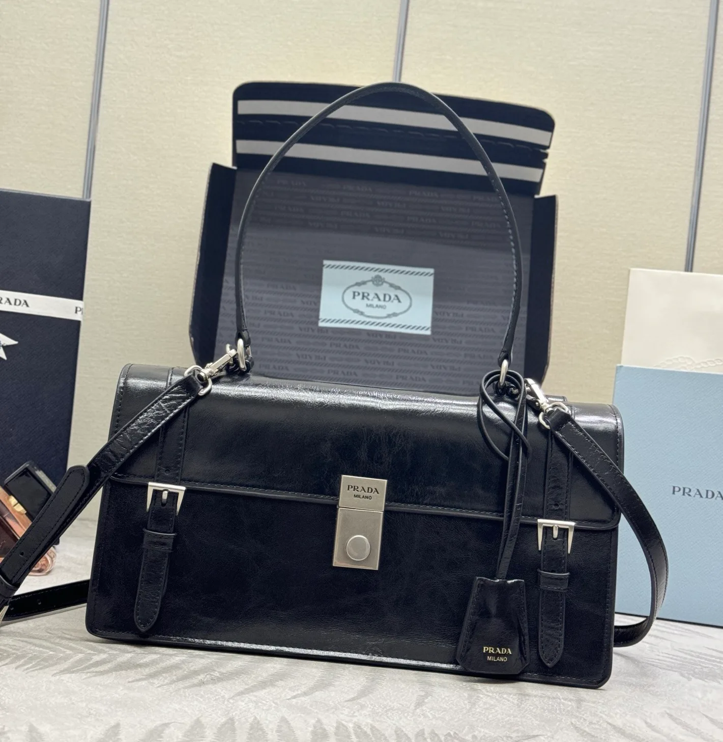 Классические Сумки Женские Prada 11462459