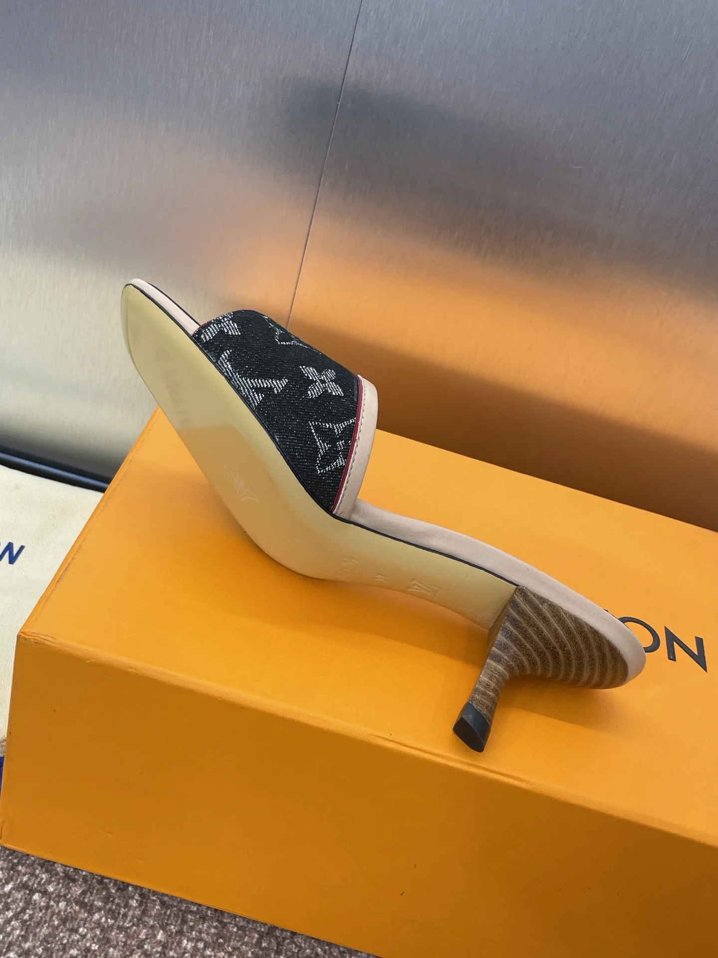 Босоножки Женские Louis Vuitton 36320