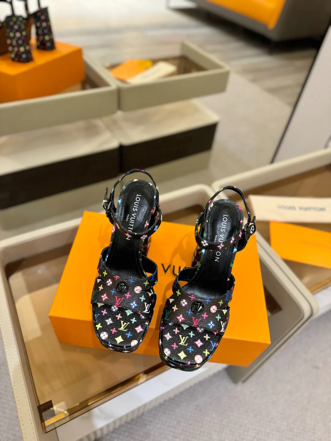 Босоножки Женские Louis Vuitton 10910206