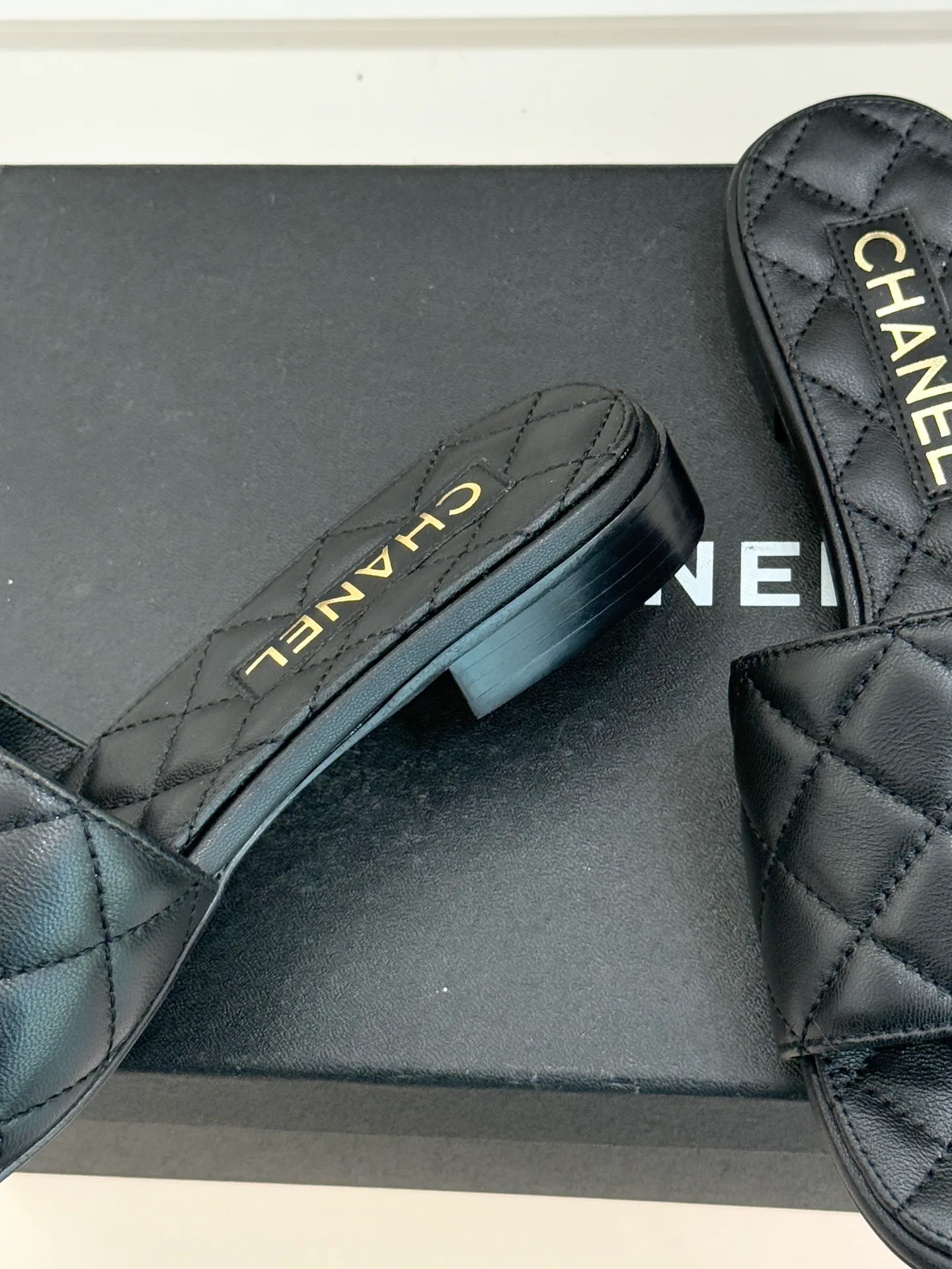 Шлепанцы Женские Chanel 10000865