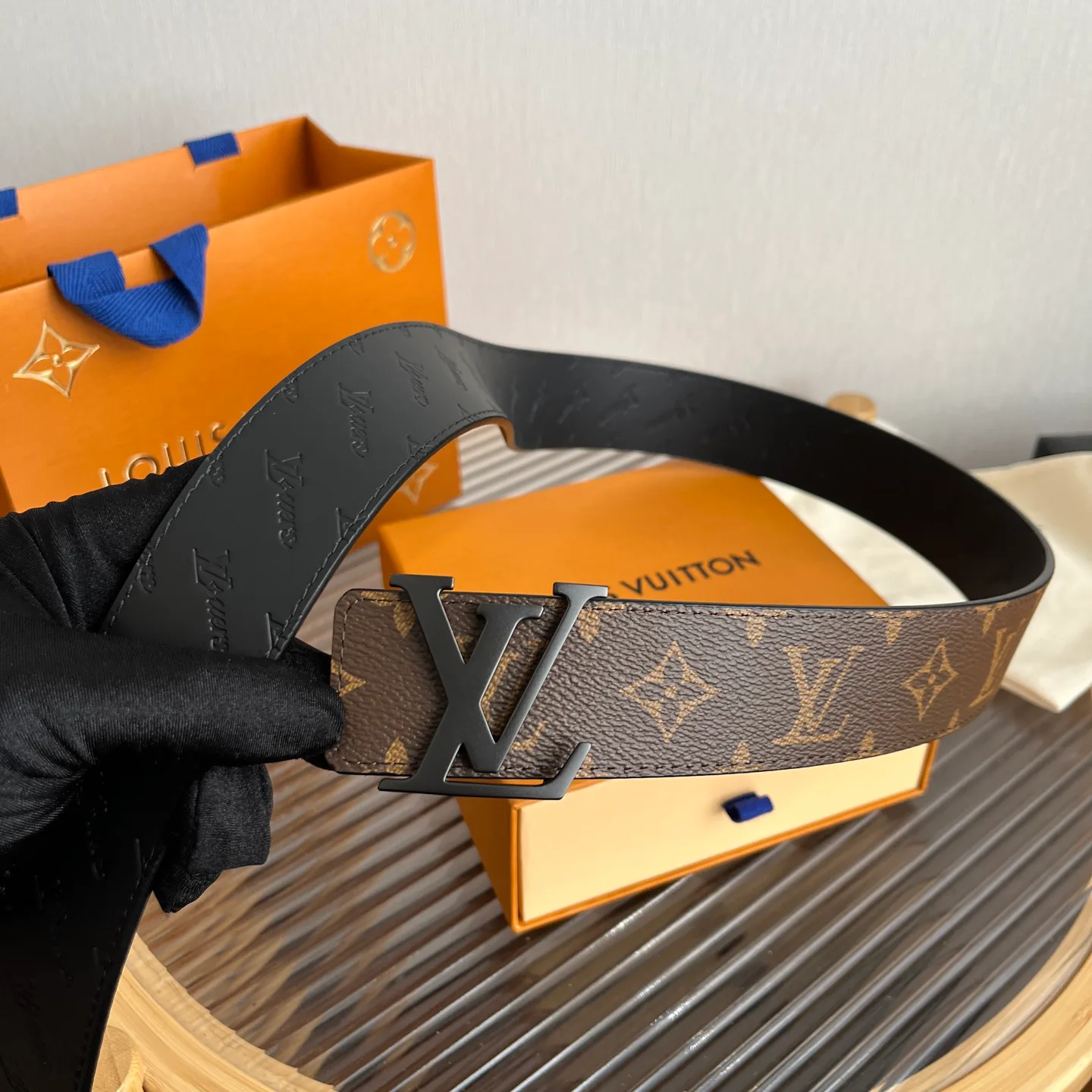 Ремни Louis Vuitton 10399070