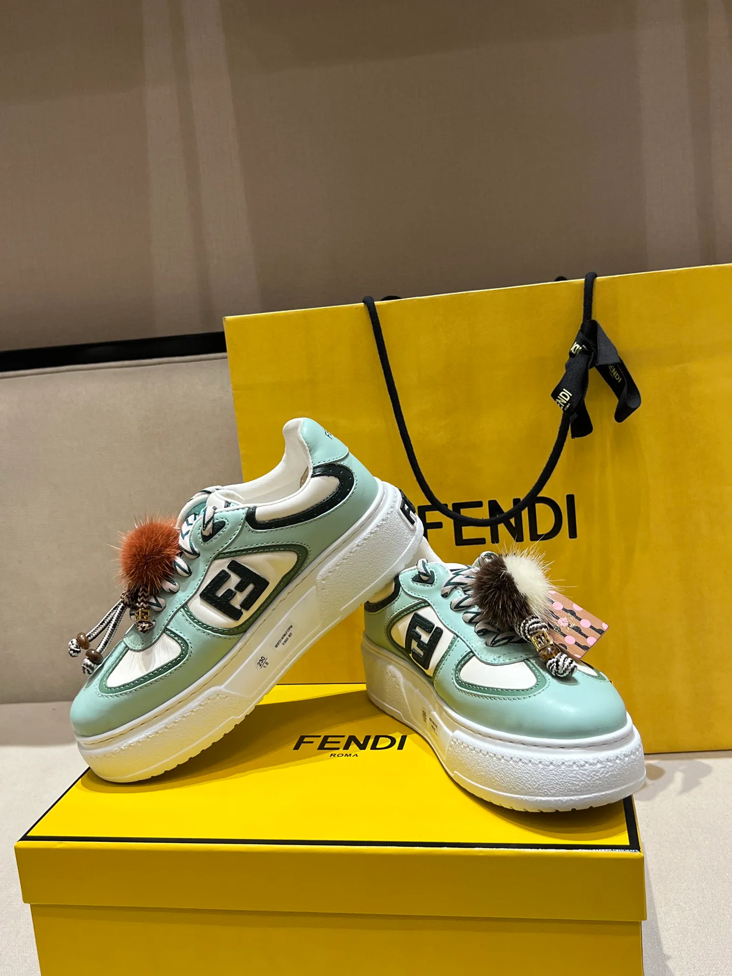 Кроссовки Женские Fendi 18020646