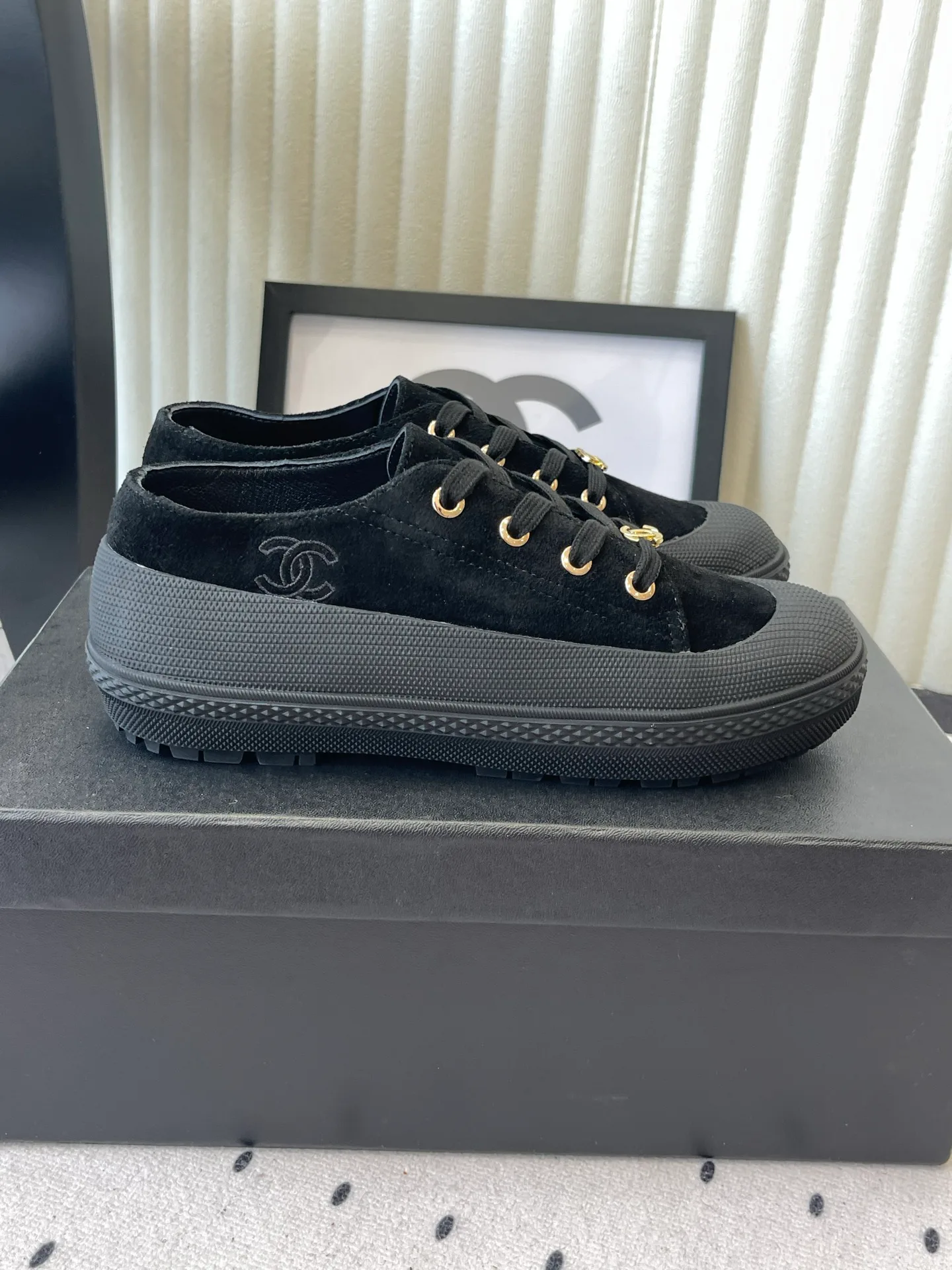 Кроссовки Женские Chanel 18069861