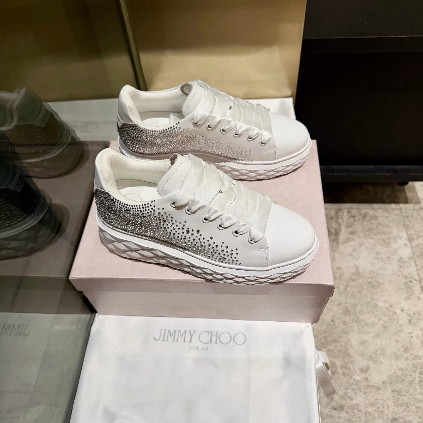 Кроссовки Женские Jimmy Choo 18104589